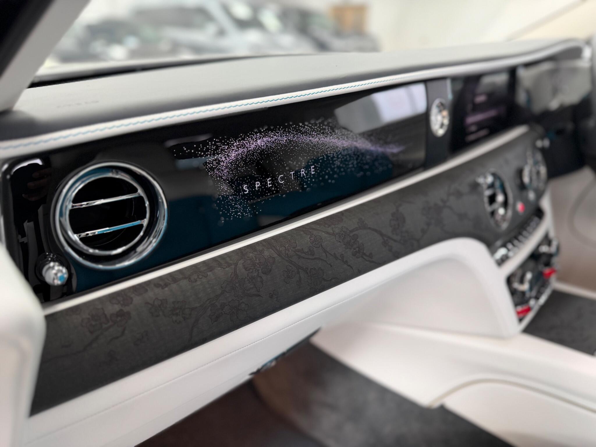 Rolls-Royce Spectre view 40