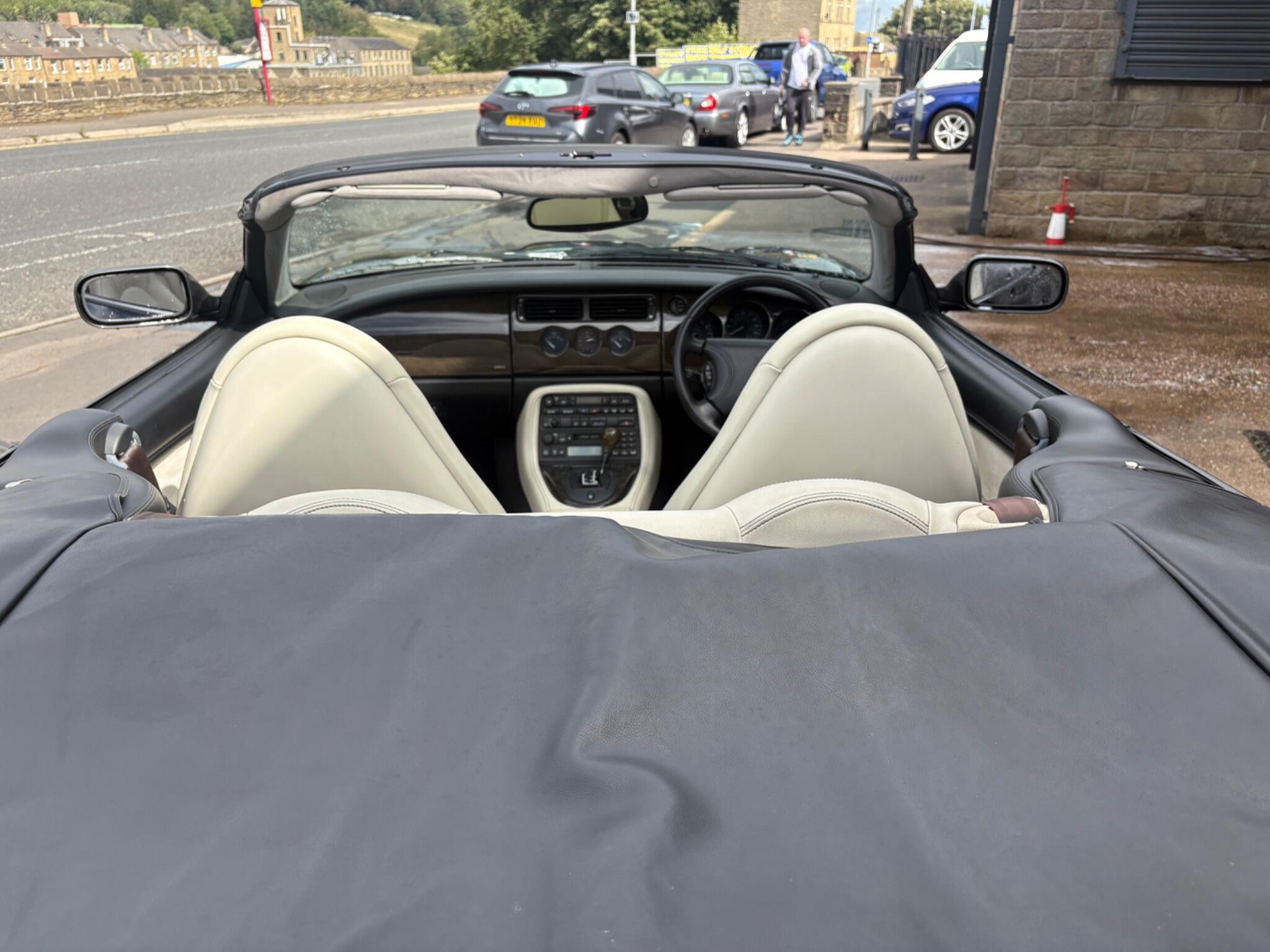 Jaguar XK8 view 28