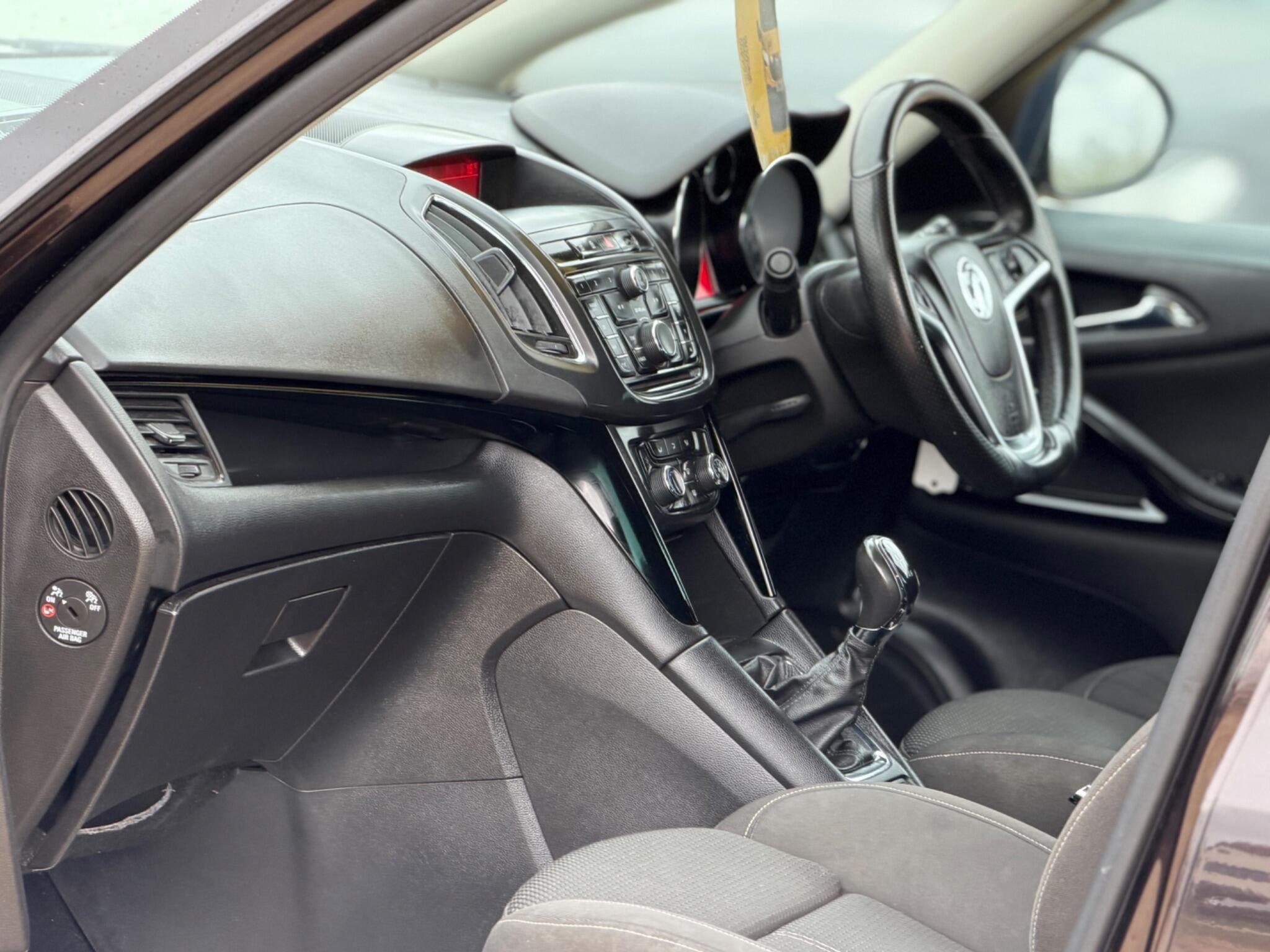 2014 Vauxhall Zafira Tourer 2.0 CDTi SRi Euro 5 5dr image 27