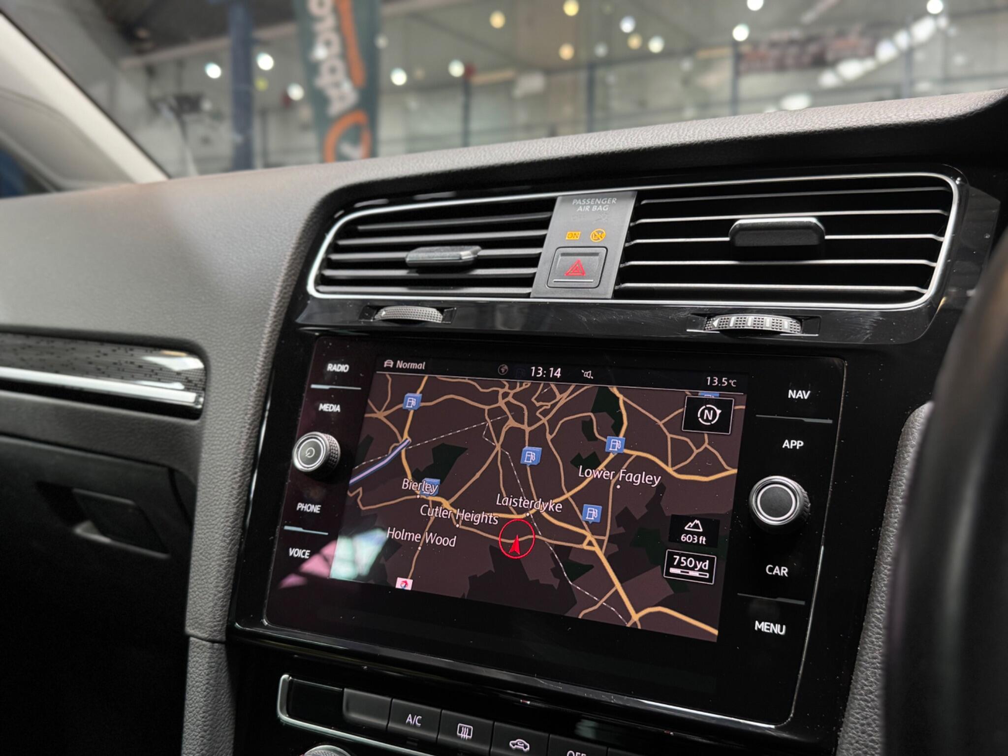 Volkswagen Golf view 9