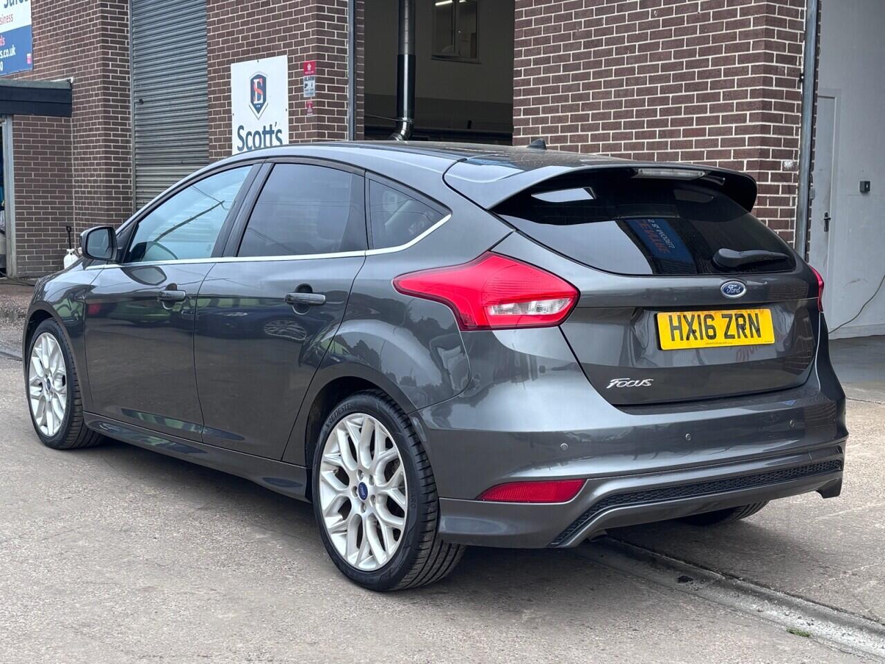 Ford Focus view 5