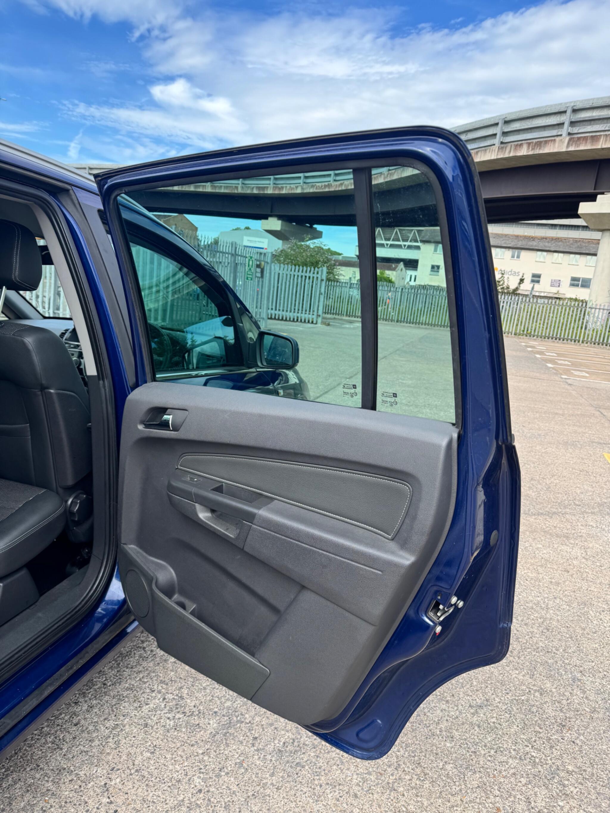 Vauxhall Zafira view 39