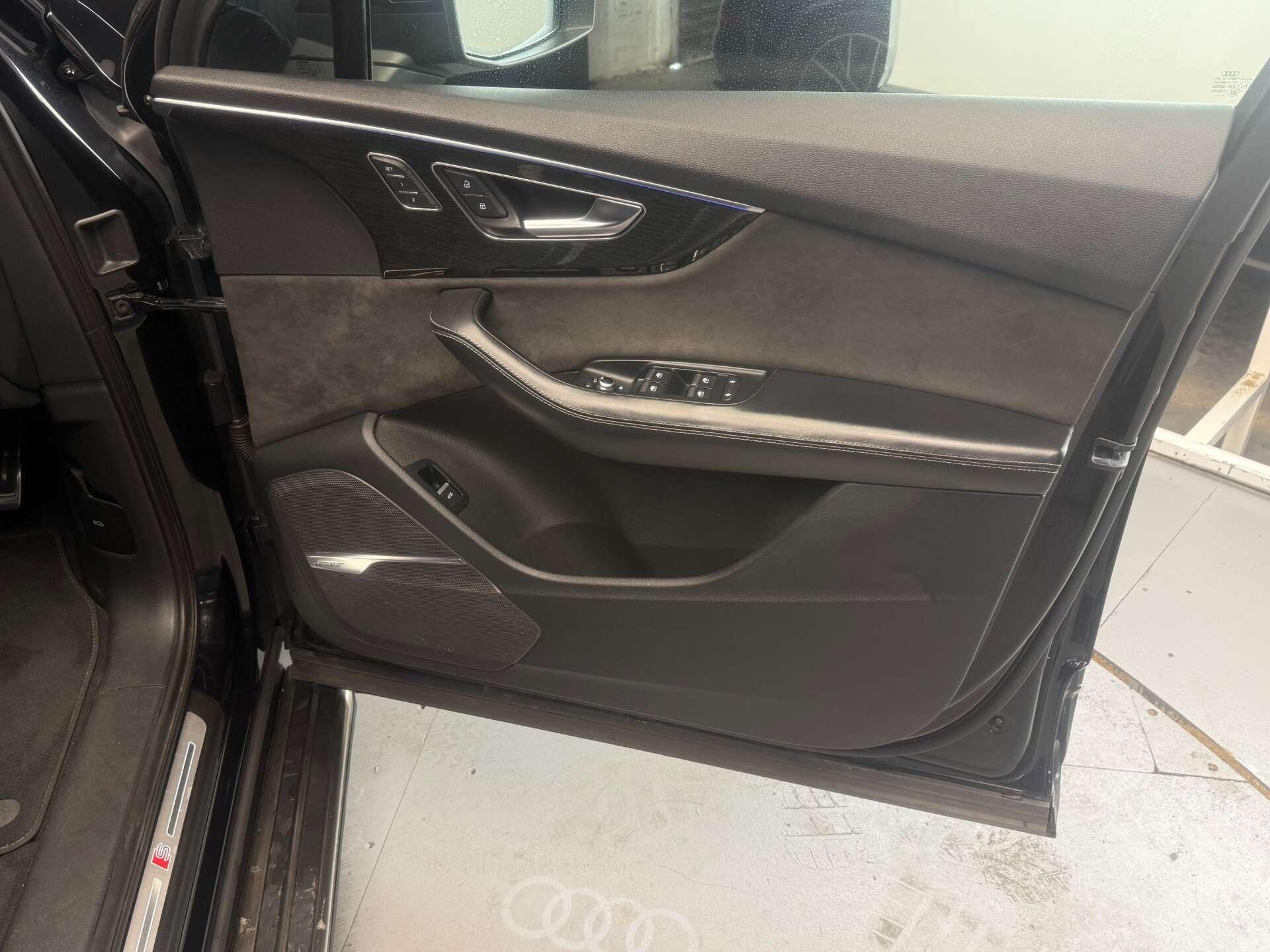 Audi SQ7 view 30