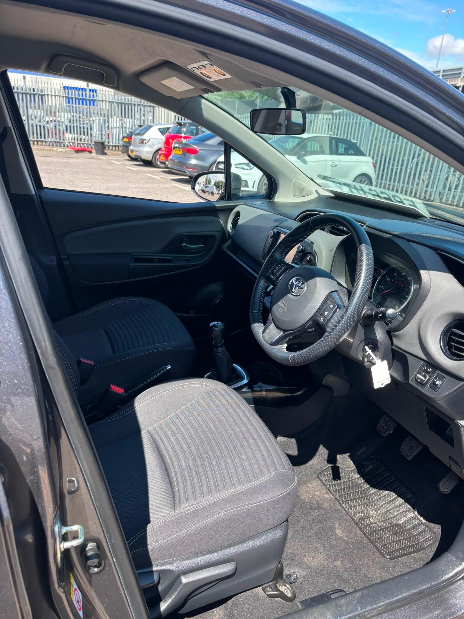 Toyota Yaris view 45