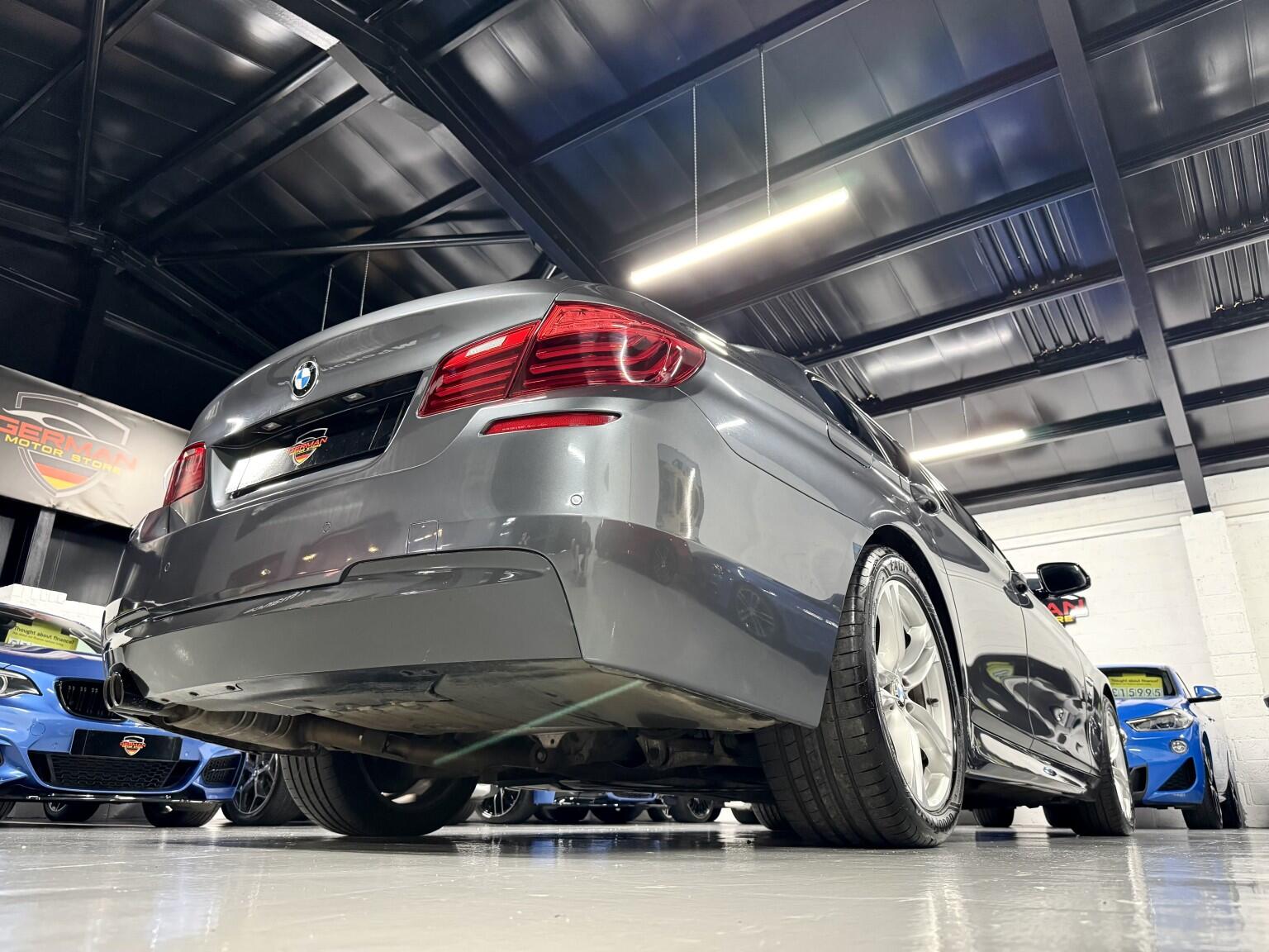 BMW 5 Series view 10