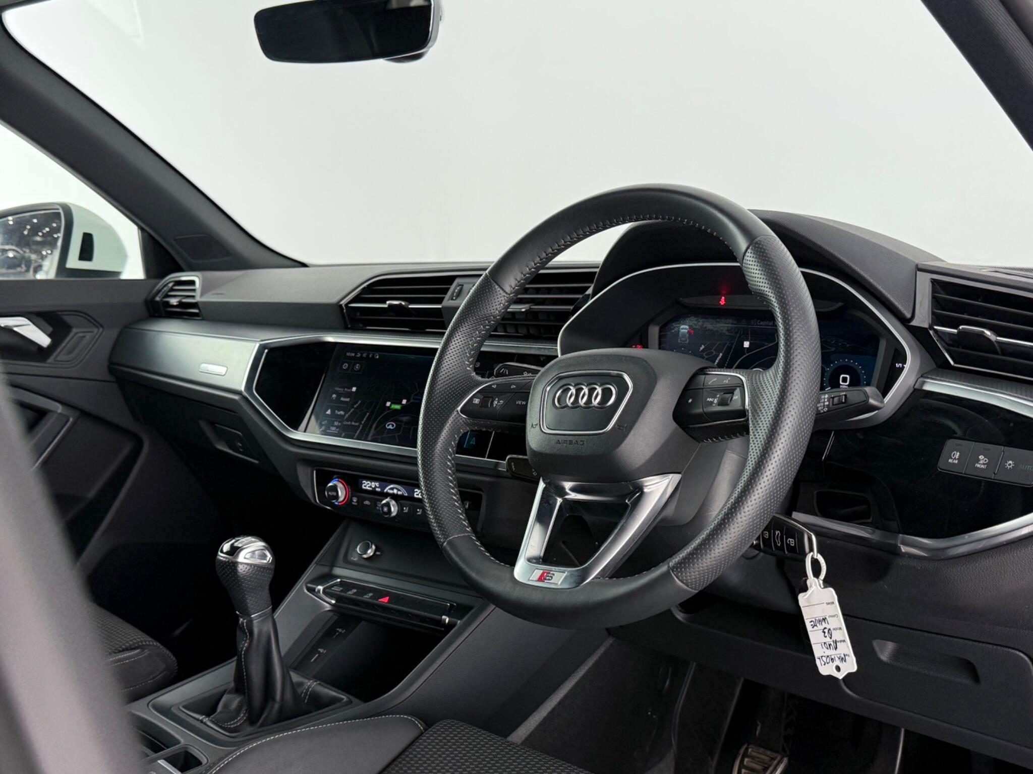 Audi Q3 view 3