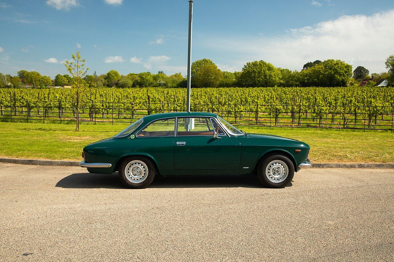 Alfa Romeo Giulia view 105