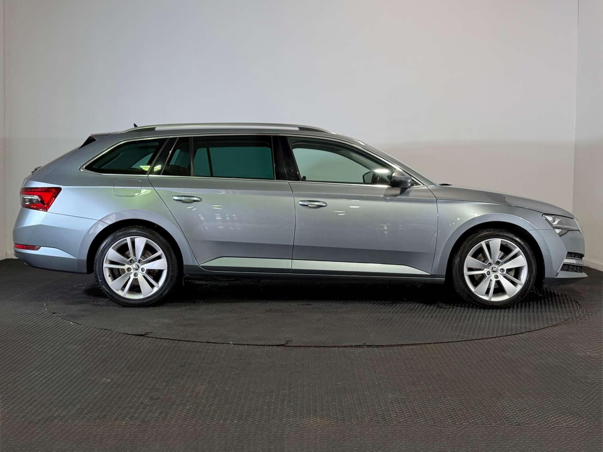 Skoda Superb view 8