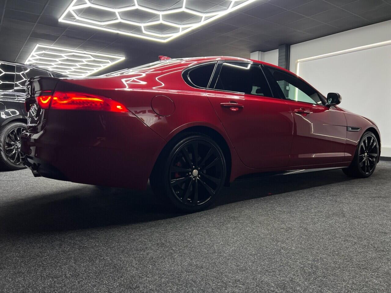 Jaguar XF view 14