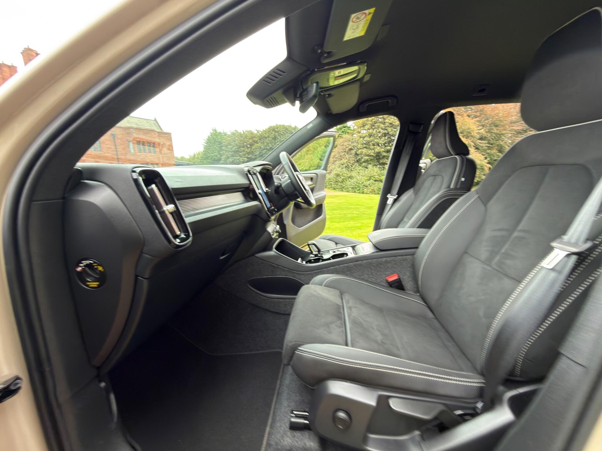 Volvo XC40 view 17