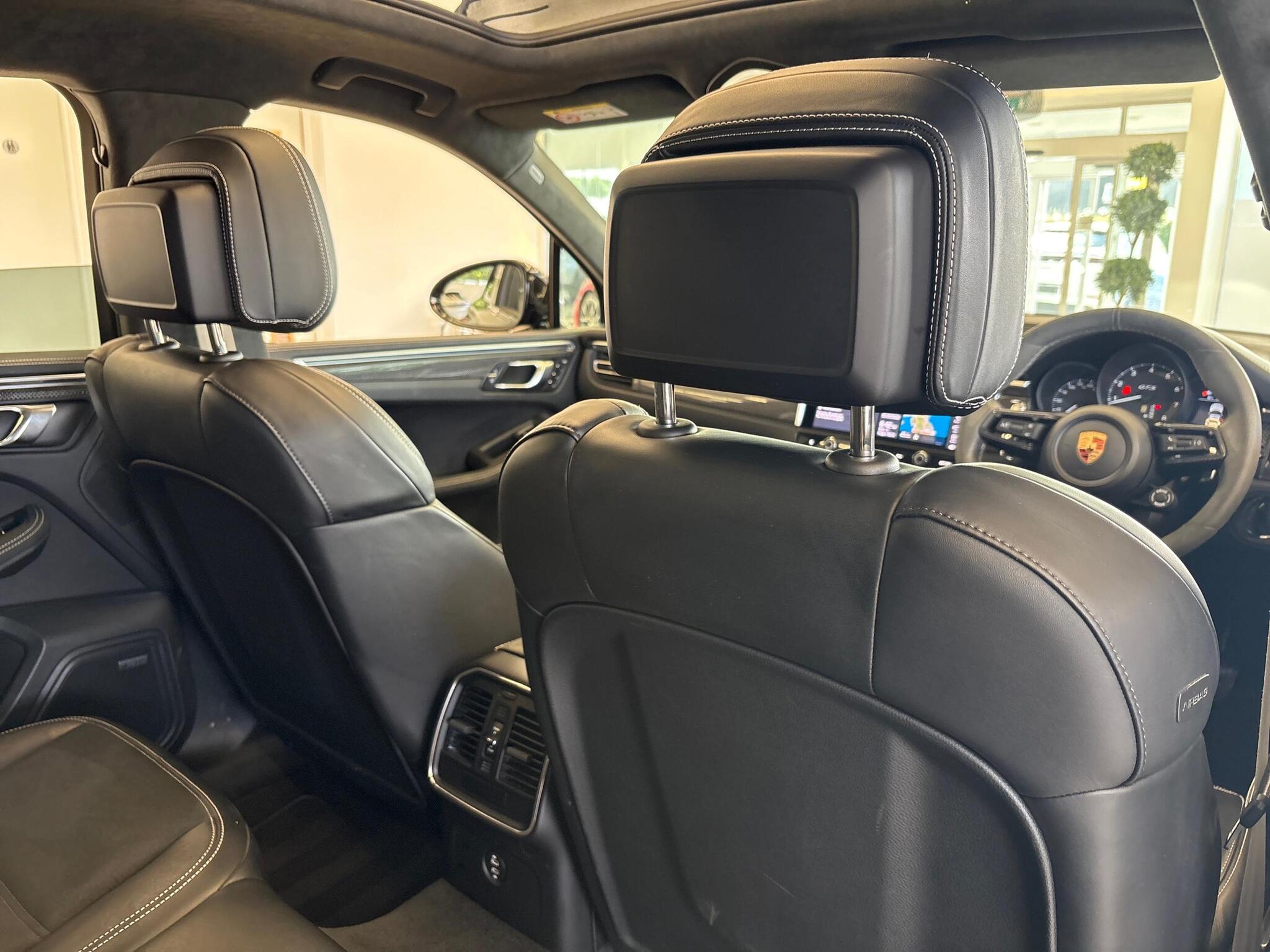 Porsche Macan view 46