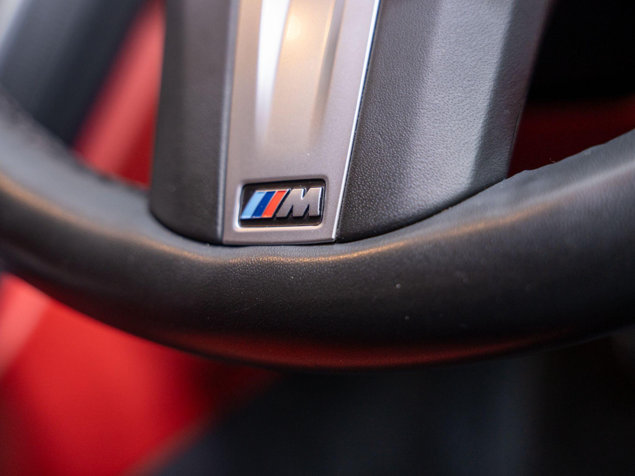 BMW 8 Series view 35