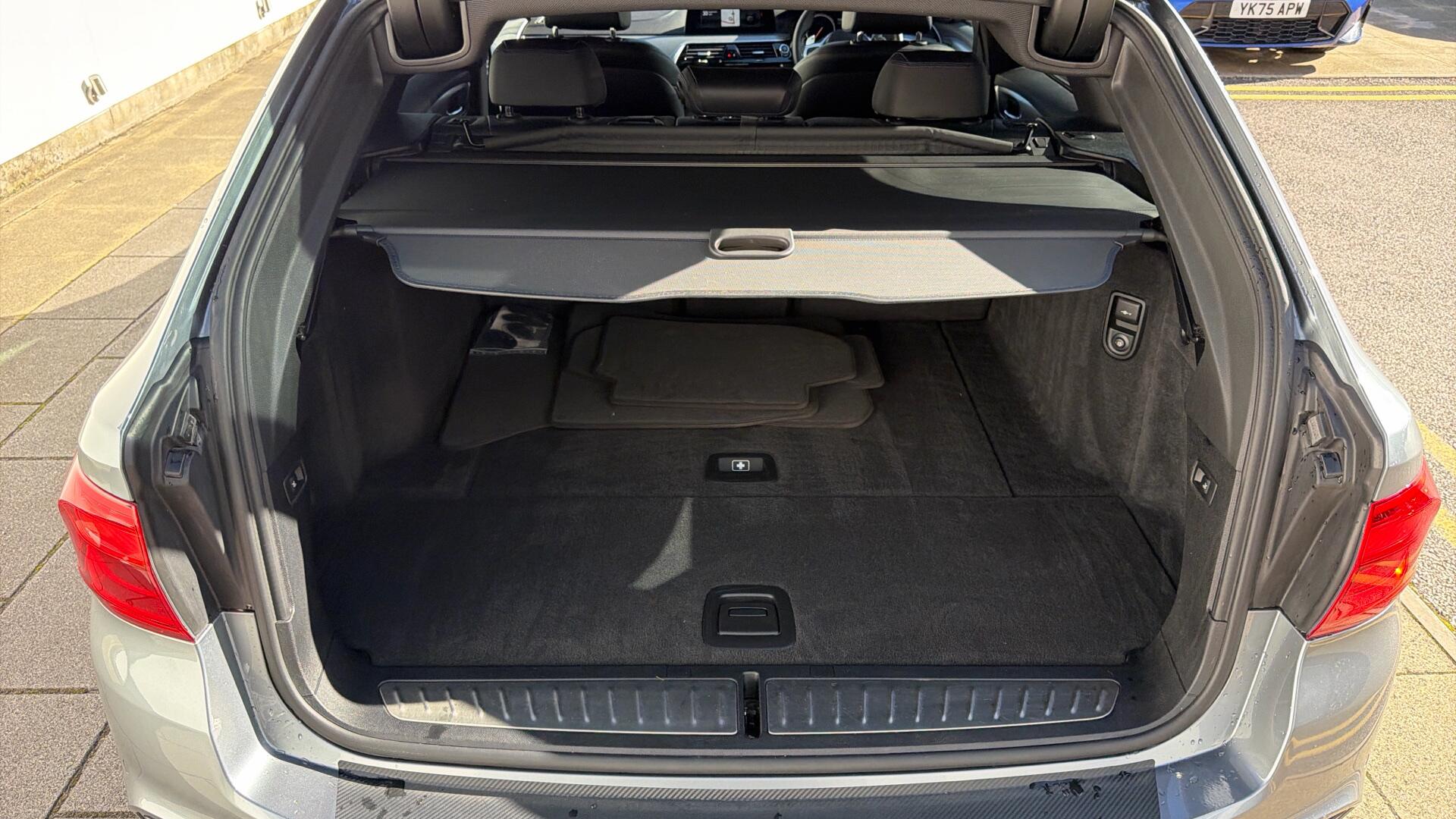 BMW 5 Series view 45