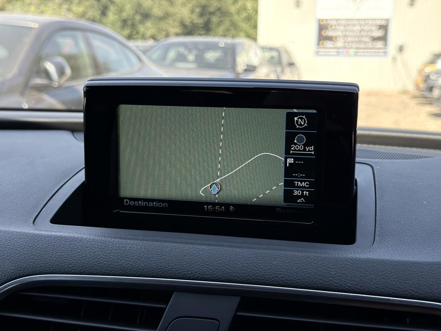 Audi Q3 view 19