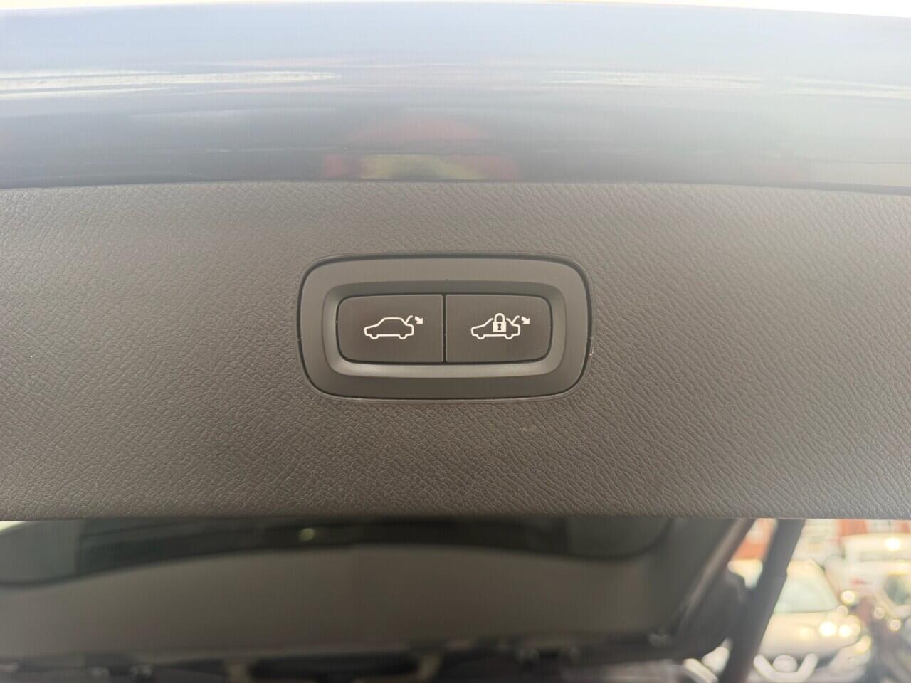 Volvo XC90 view 18