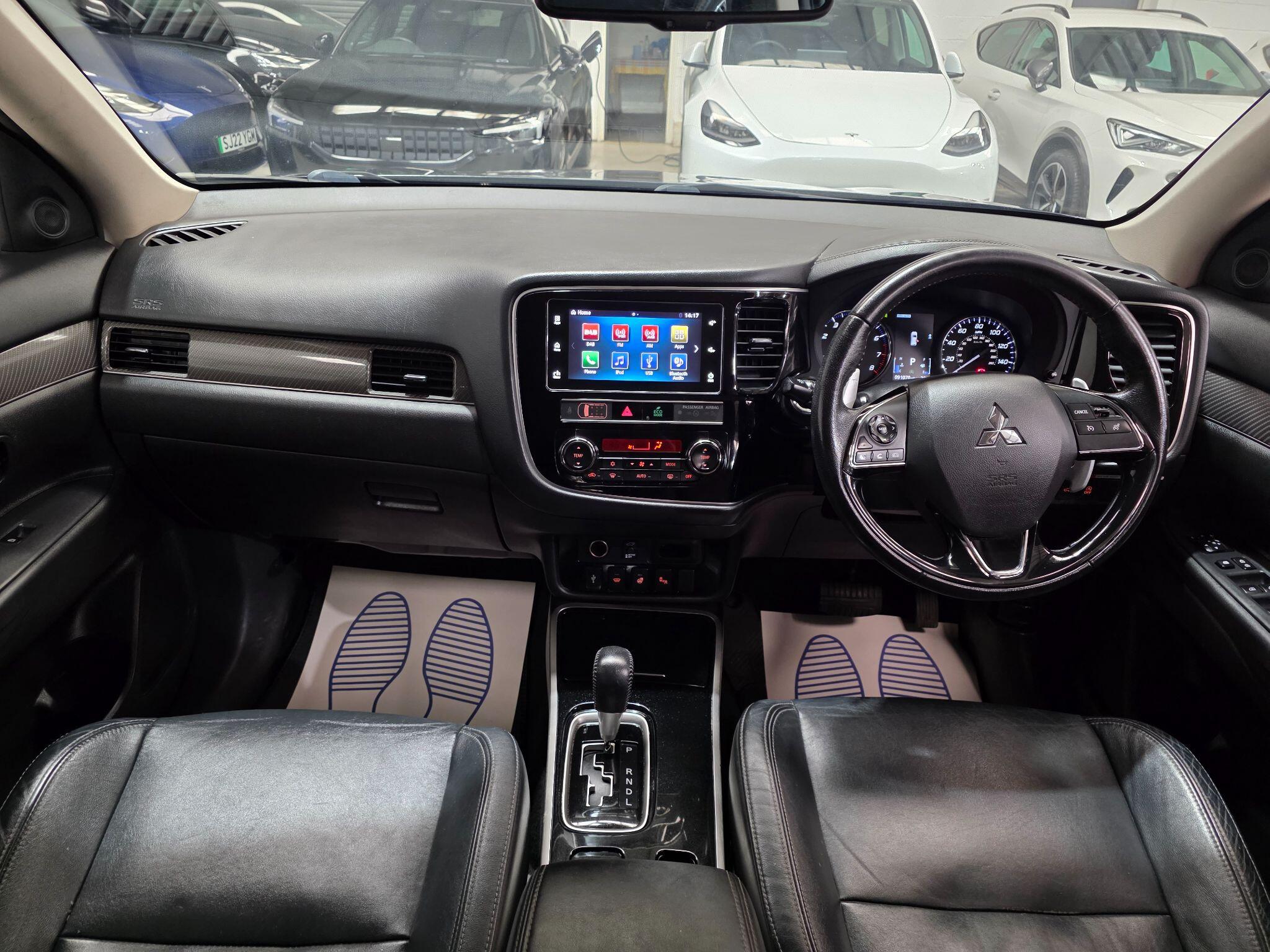 Mitsubishi Outlander view 5