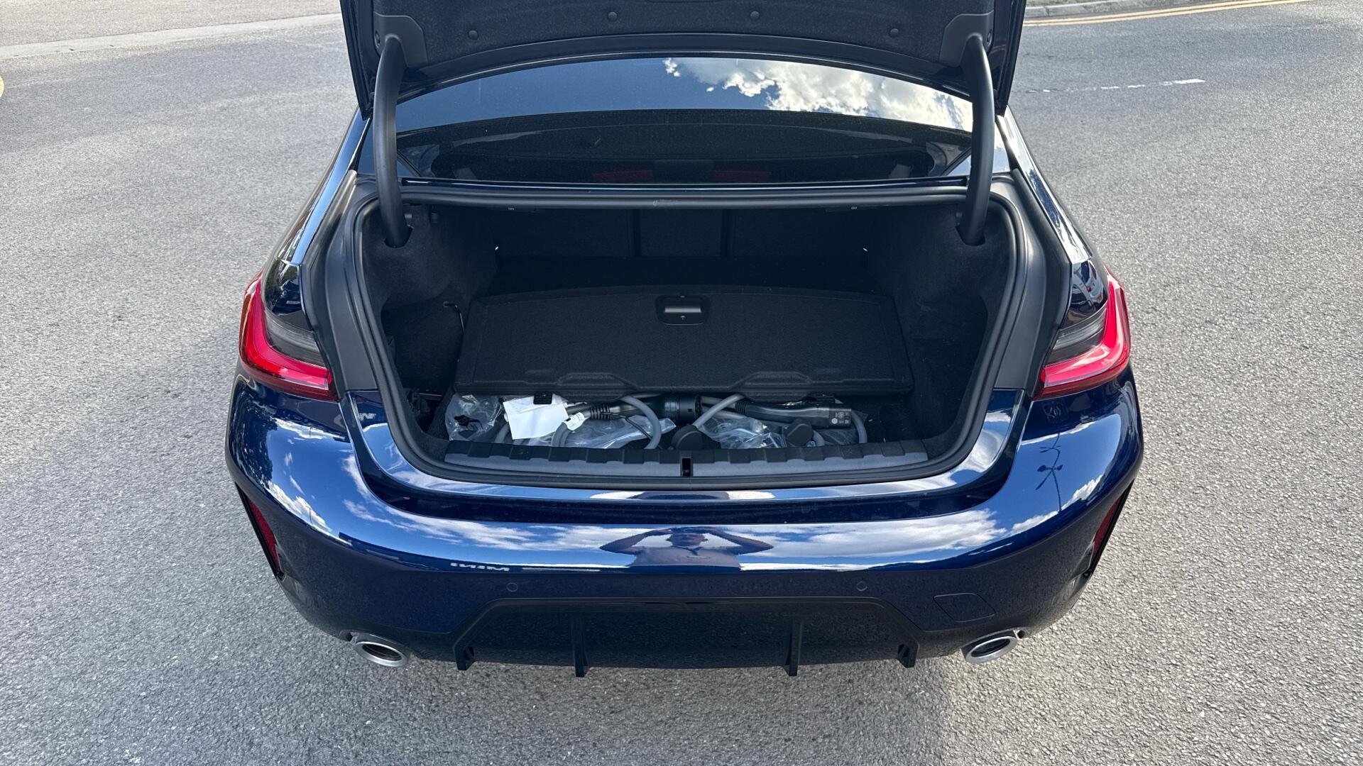 BMW 3 Series view 13