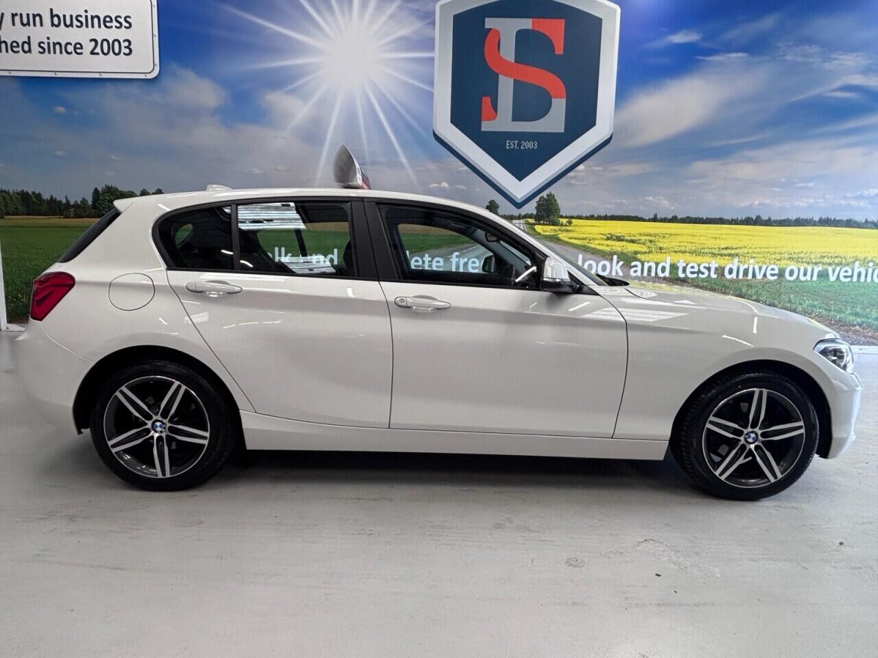 BMW 1 Series view 4