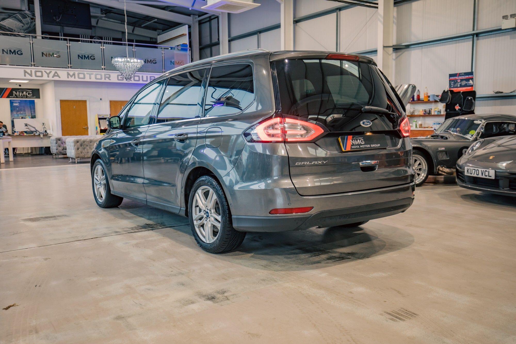 Ford Galaxy view 29
