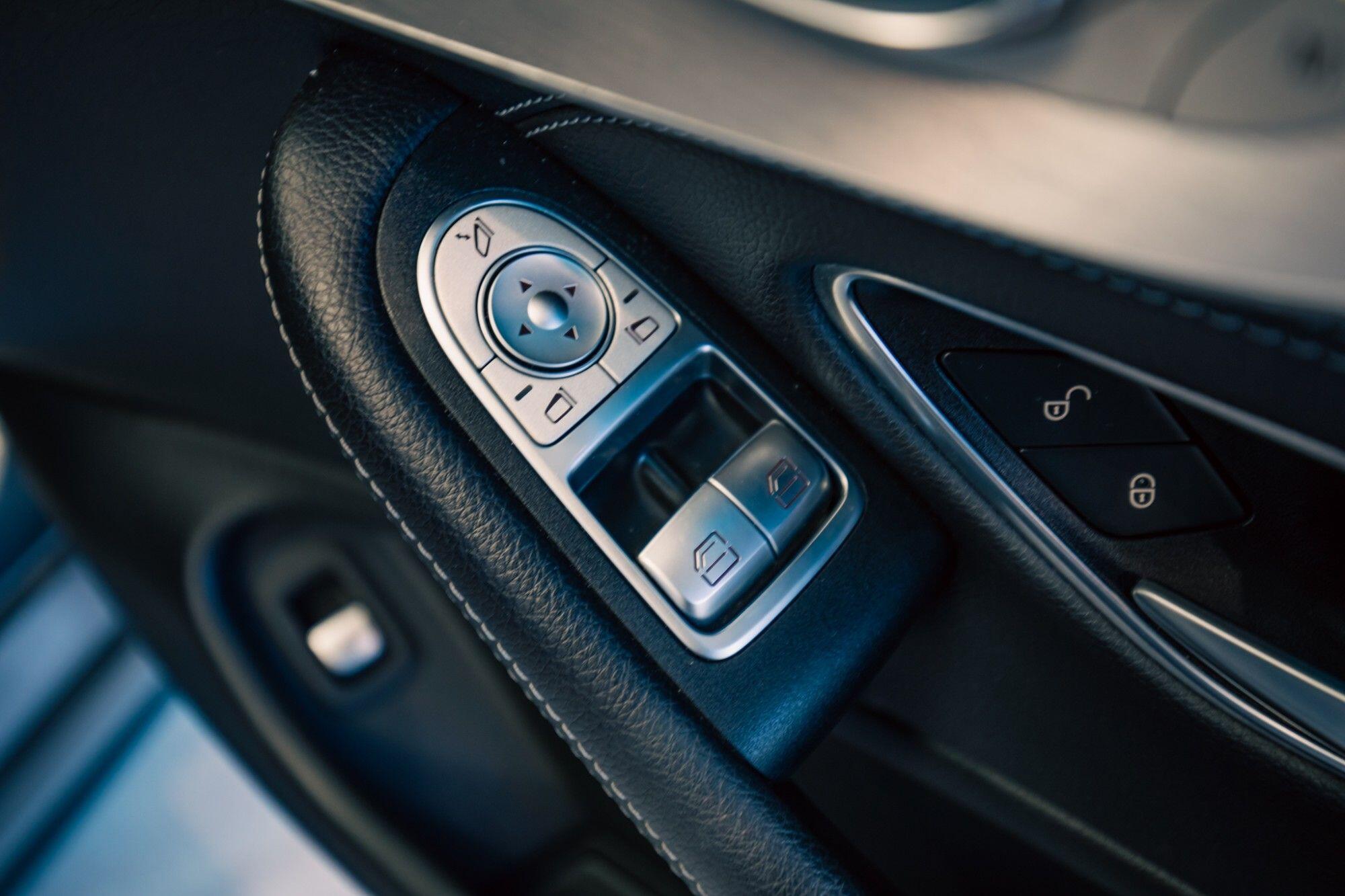 Mercedes-Benz C-Class view 7