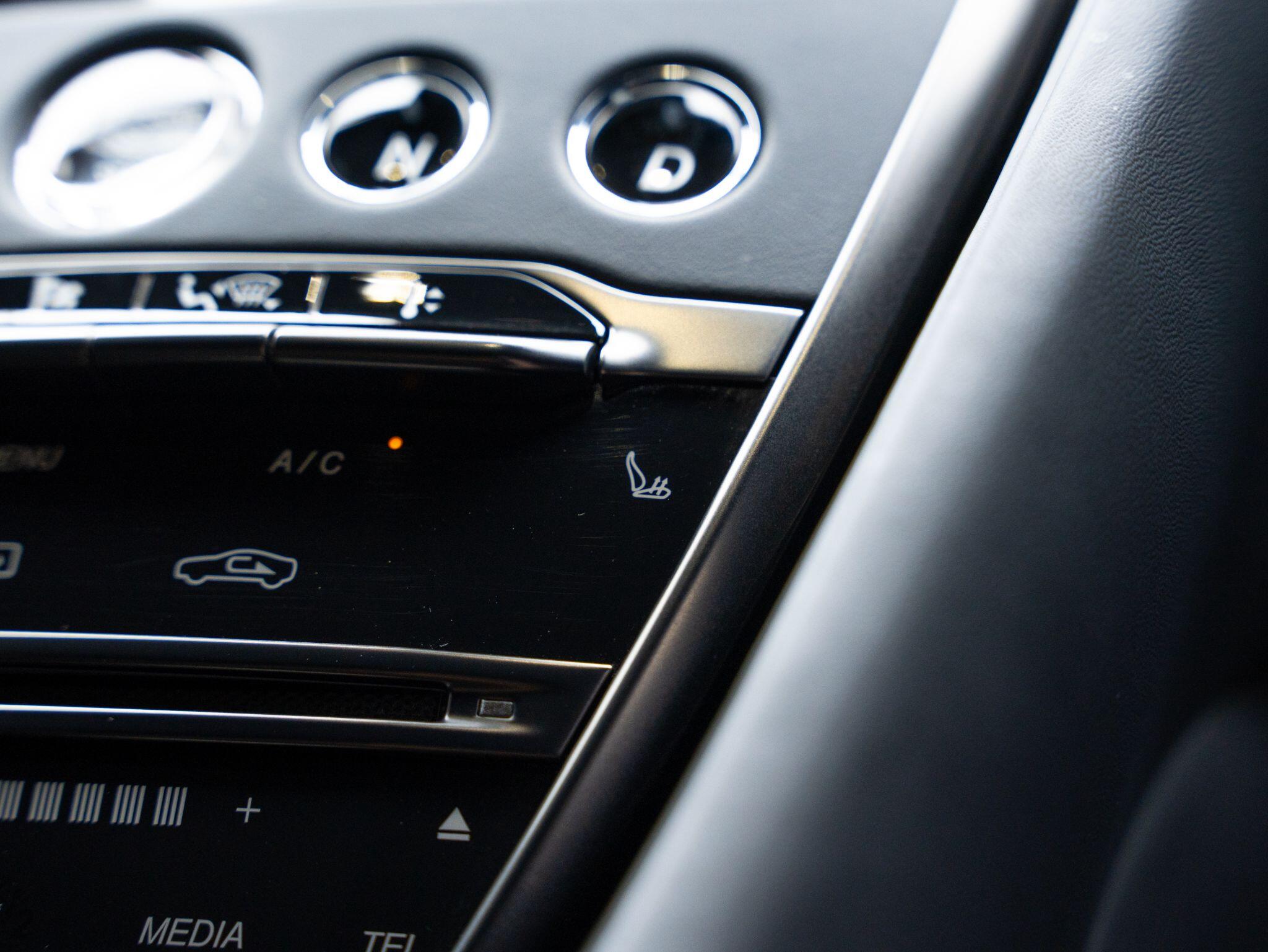 Aston Martin DB11 view 22