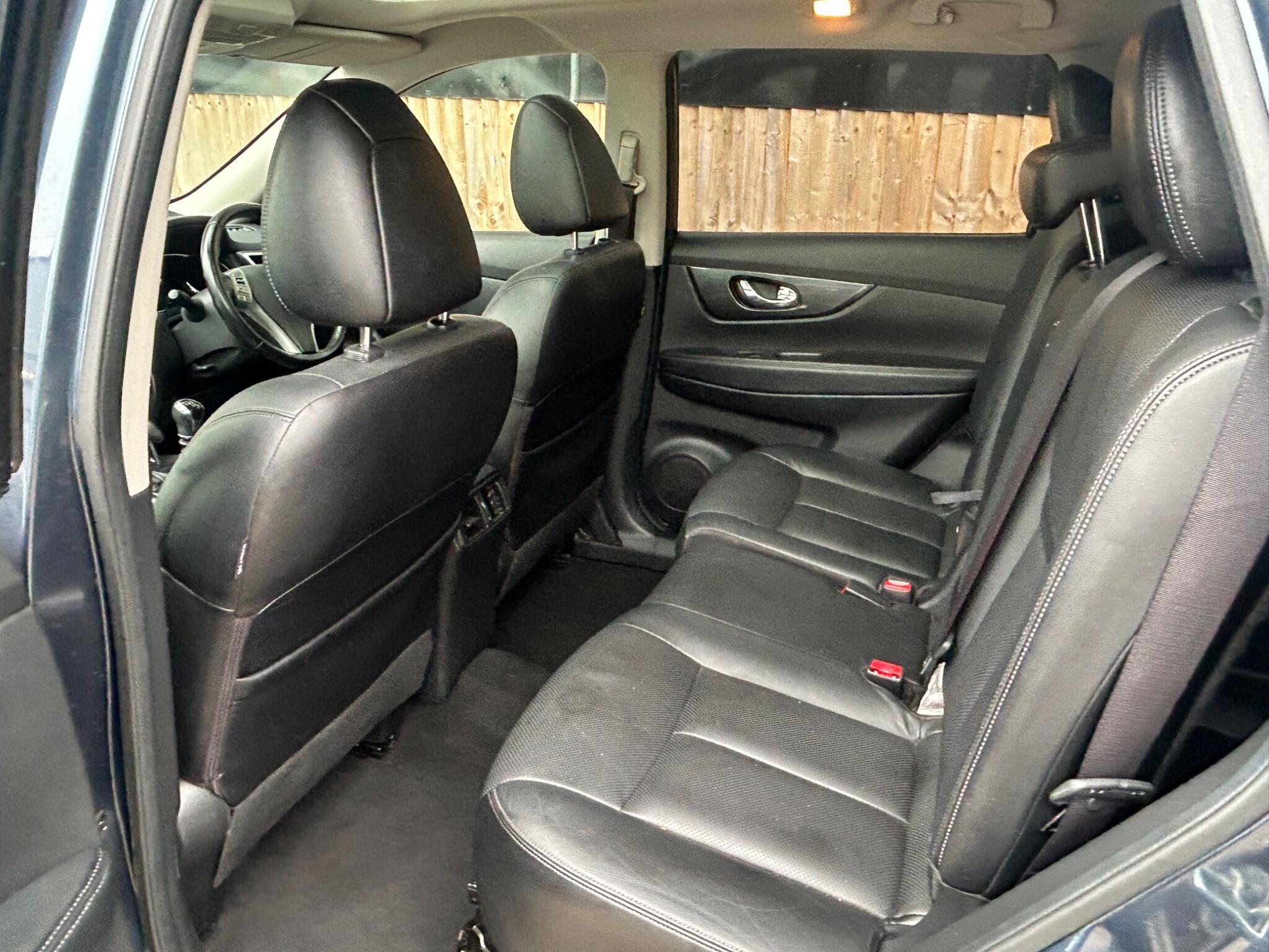 Nissan X-Trail view 35