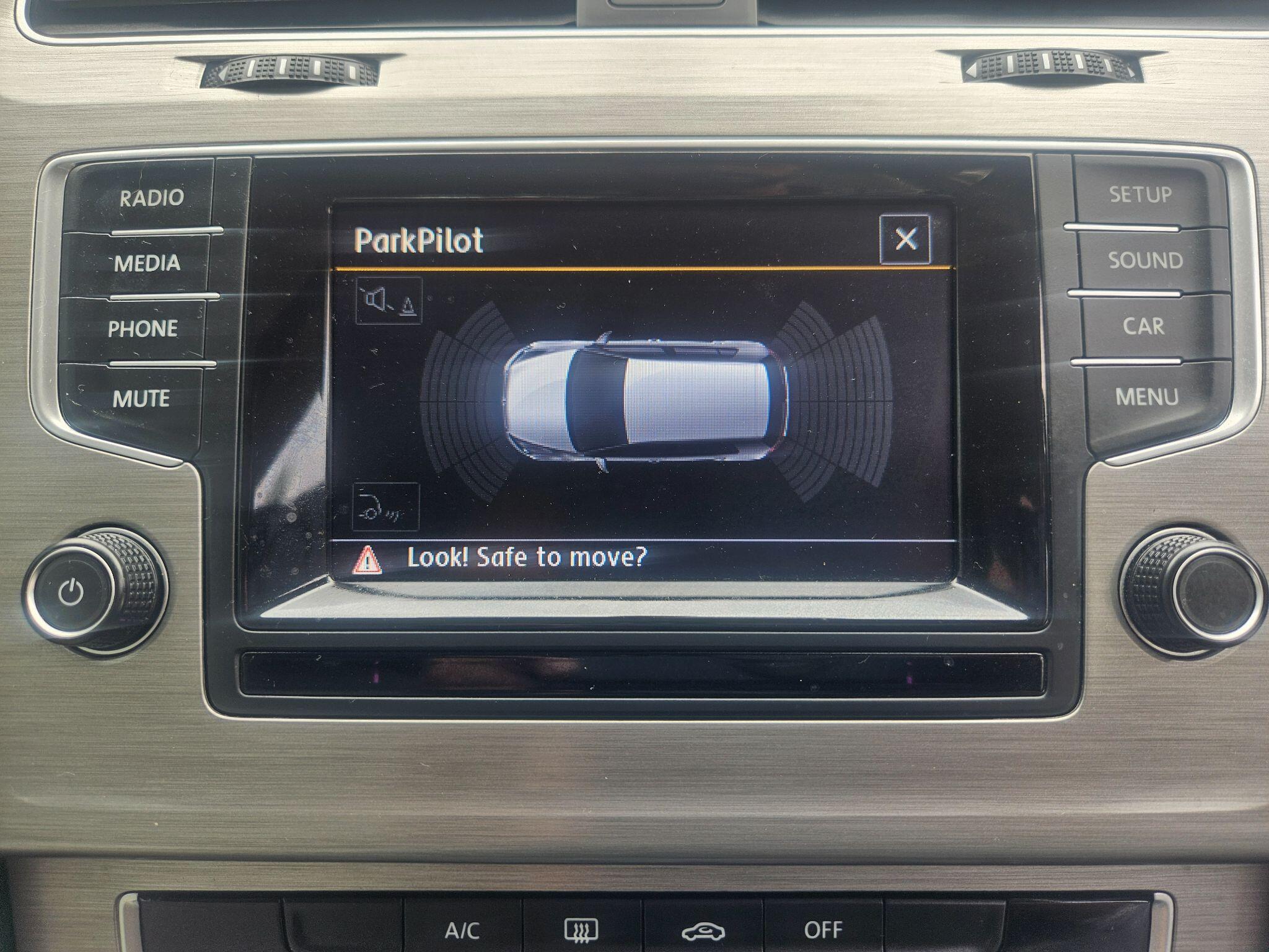 2015 Volkswagen Golf image 25