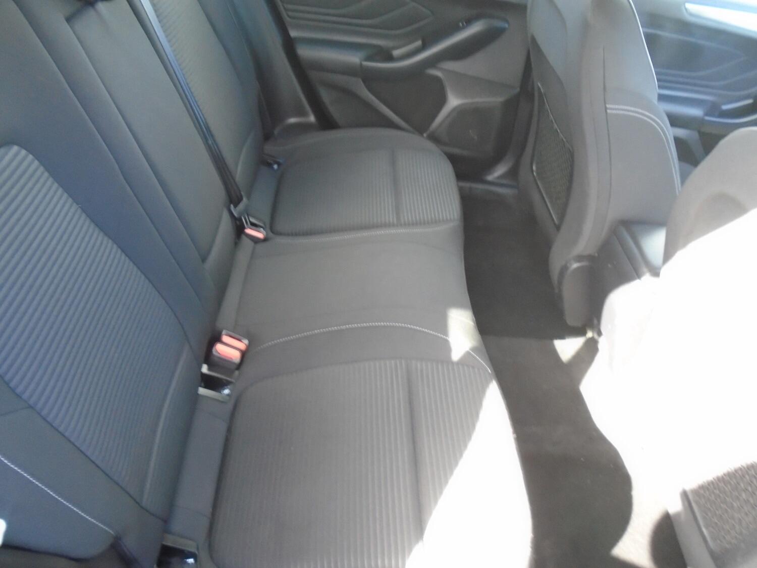 Ford Focus view 9