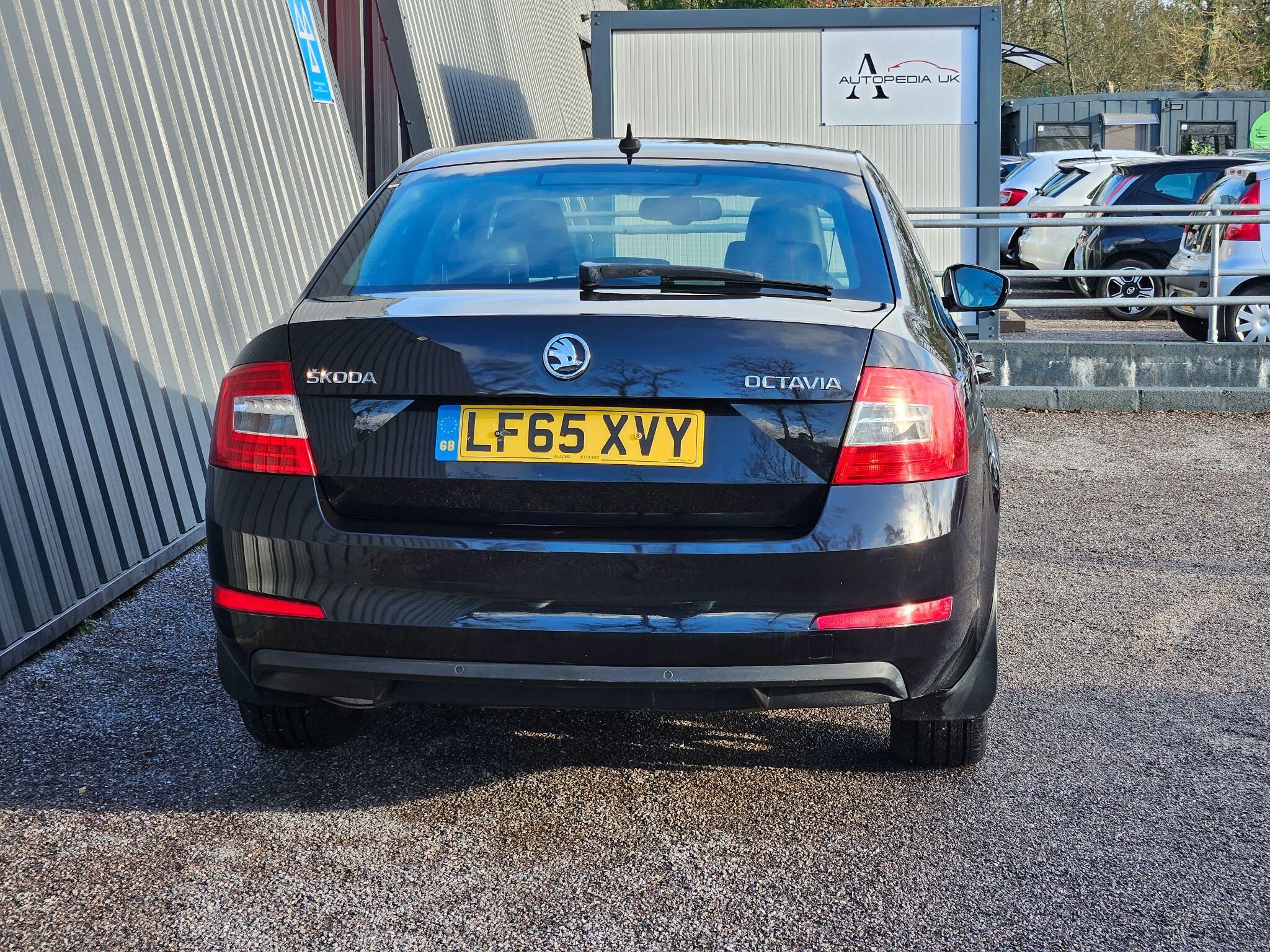 2015 Skoda Octavia image 11