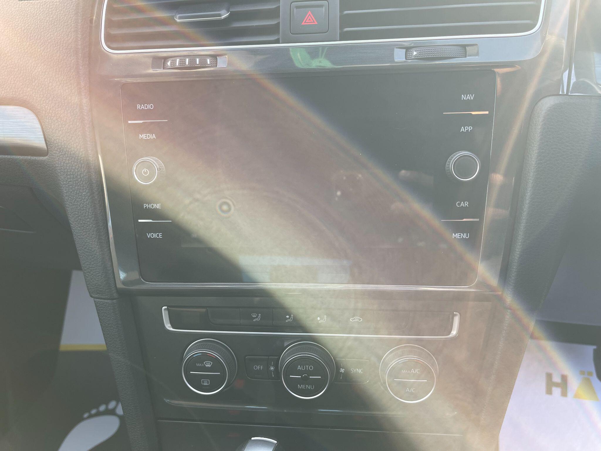 Volkswagen E-Golf view 34