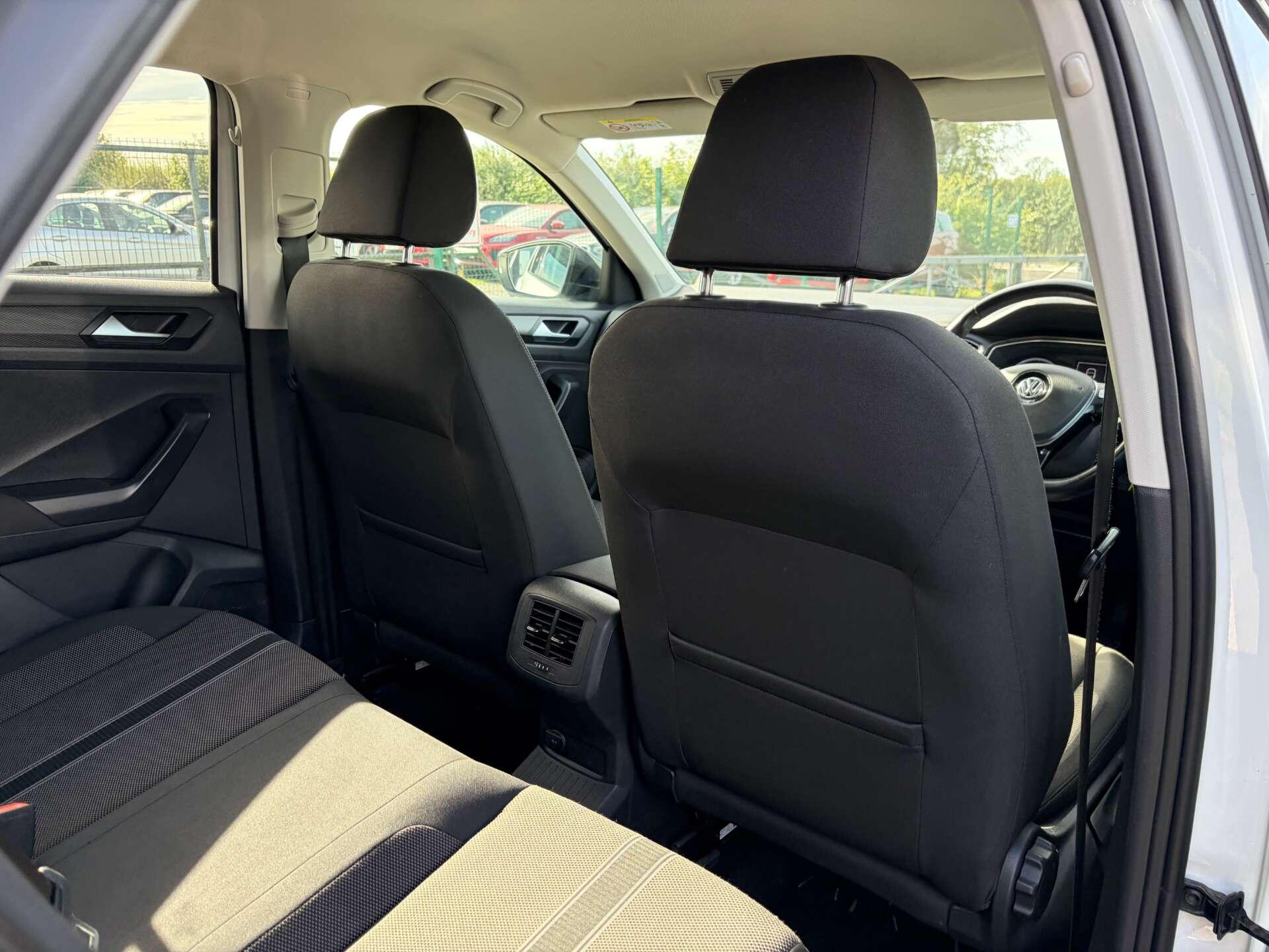 Volkswagen T-Roc view 29