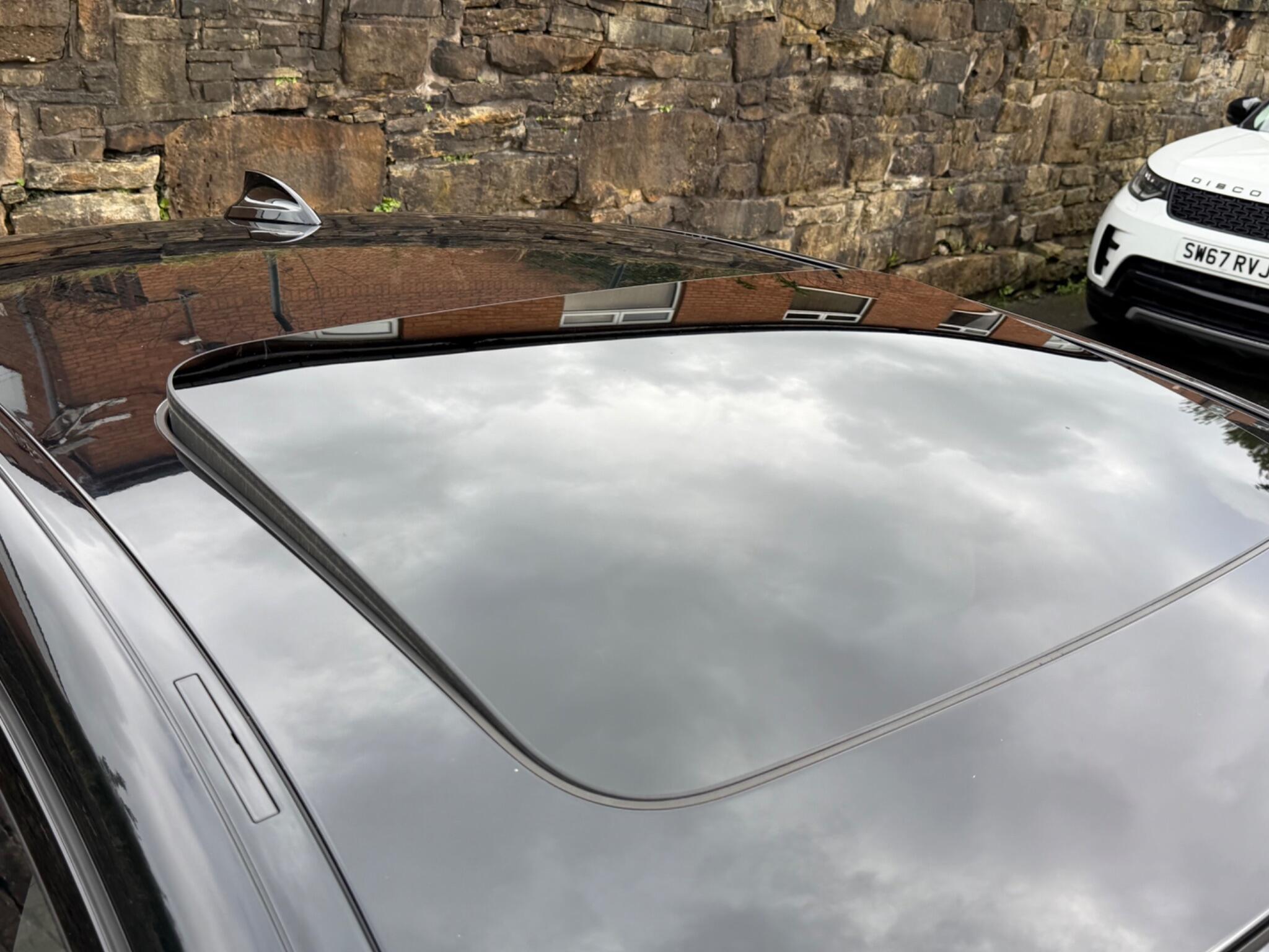 BMW 7 Series view 9
