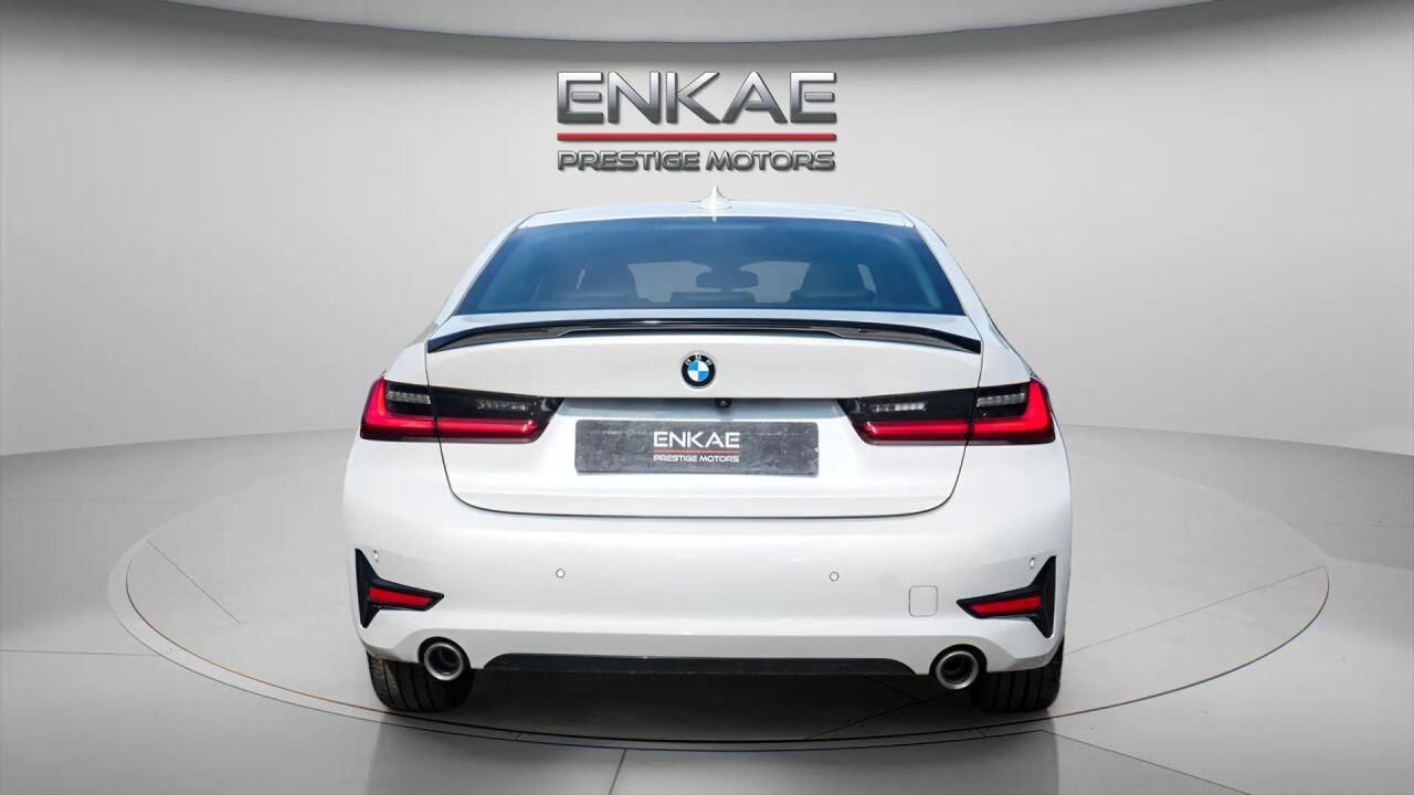 BMW 3 Series view 5