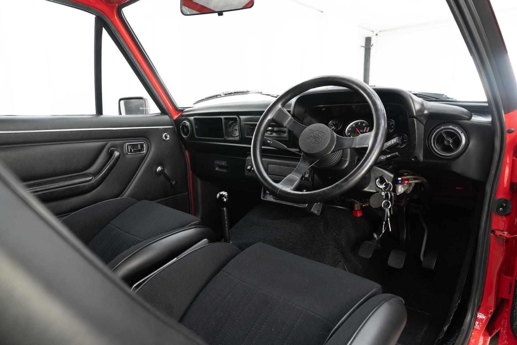 Ford Escort view 9