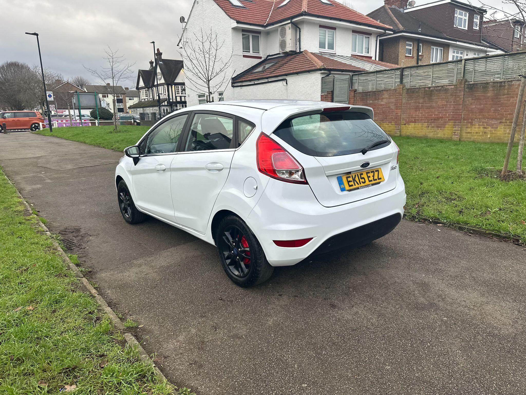 2015 Ford Fiesta image 15