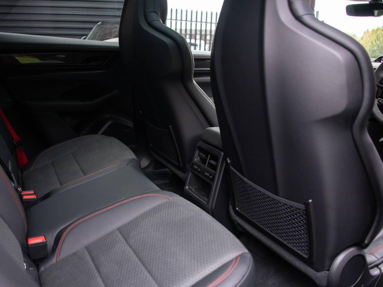 Porsche Macan view 41