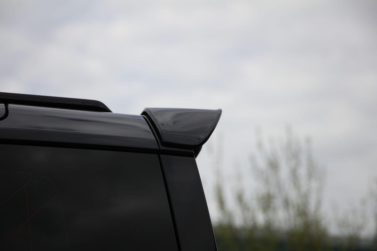 Land Rover Defender view 30