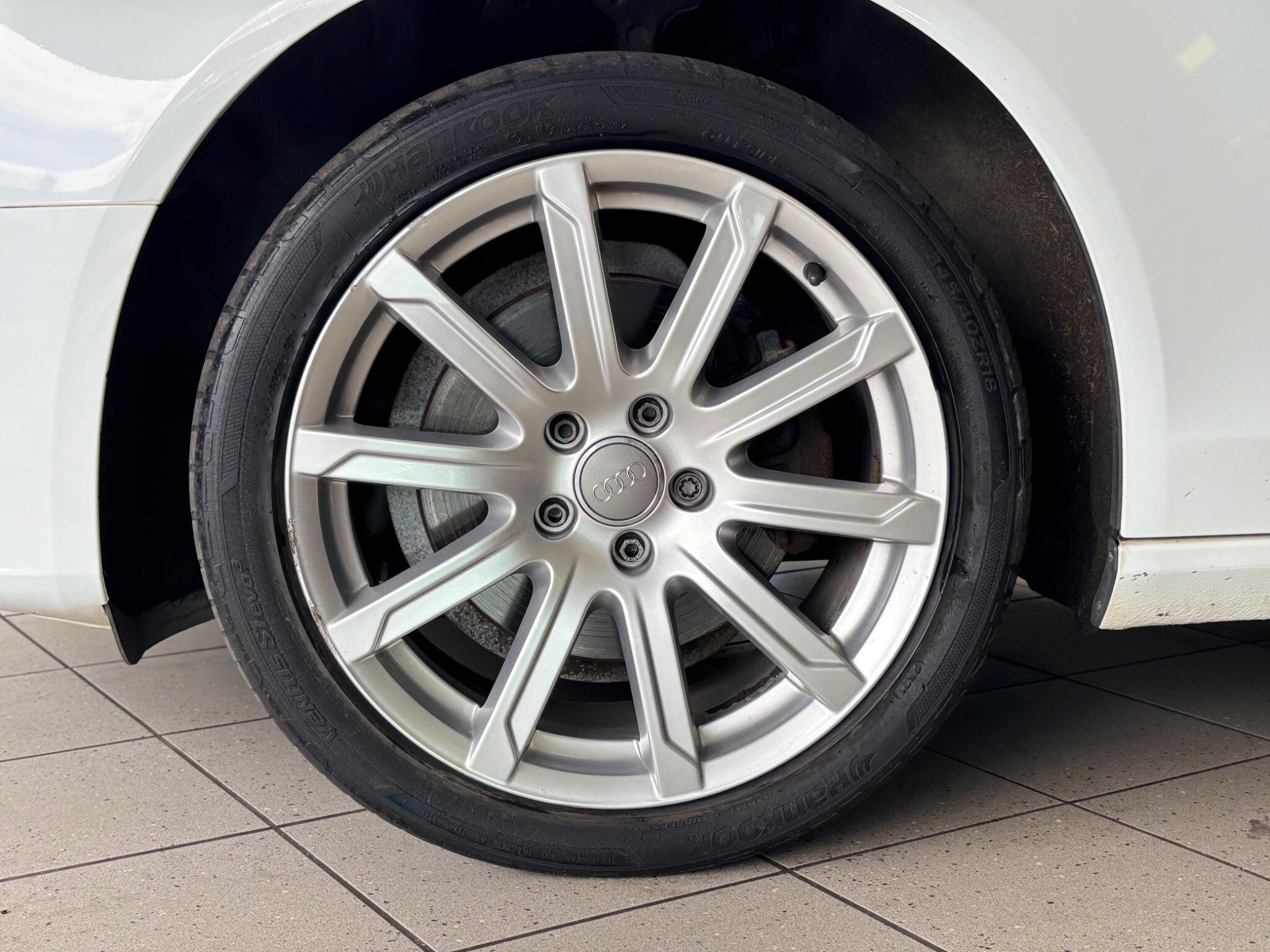 Audi A4 view 14