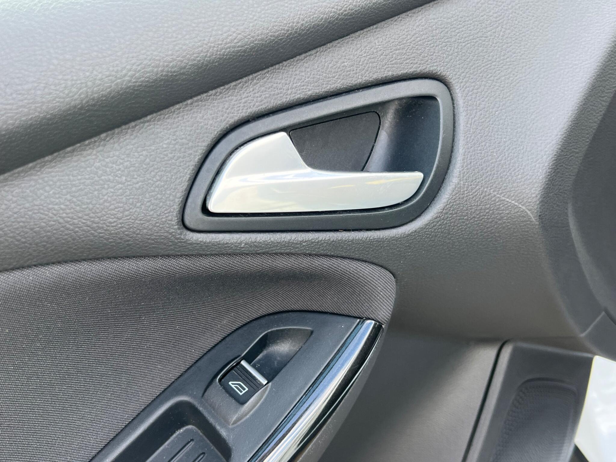 Ford Focus view 18