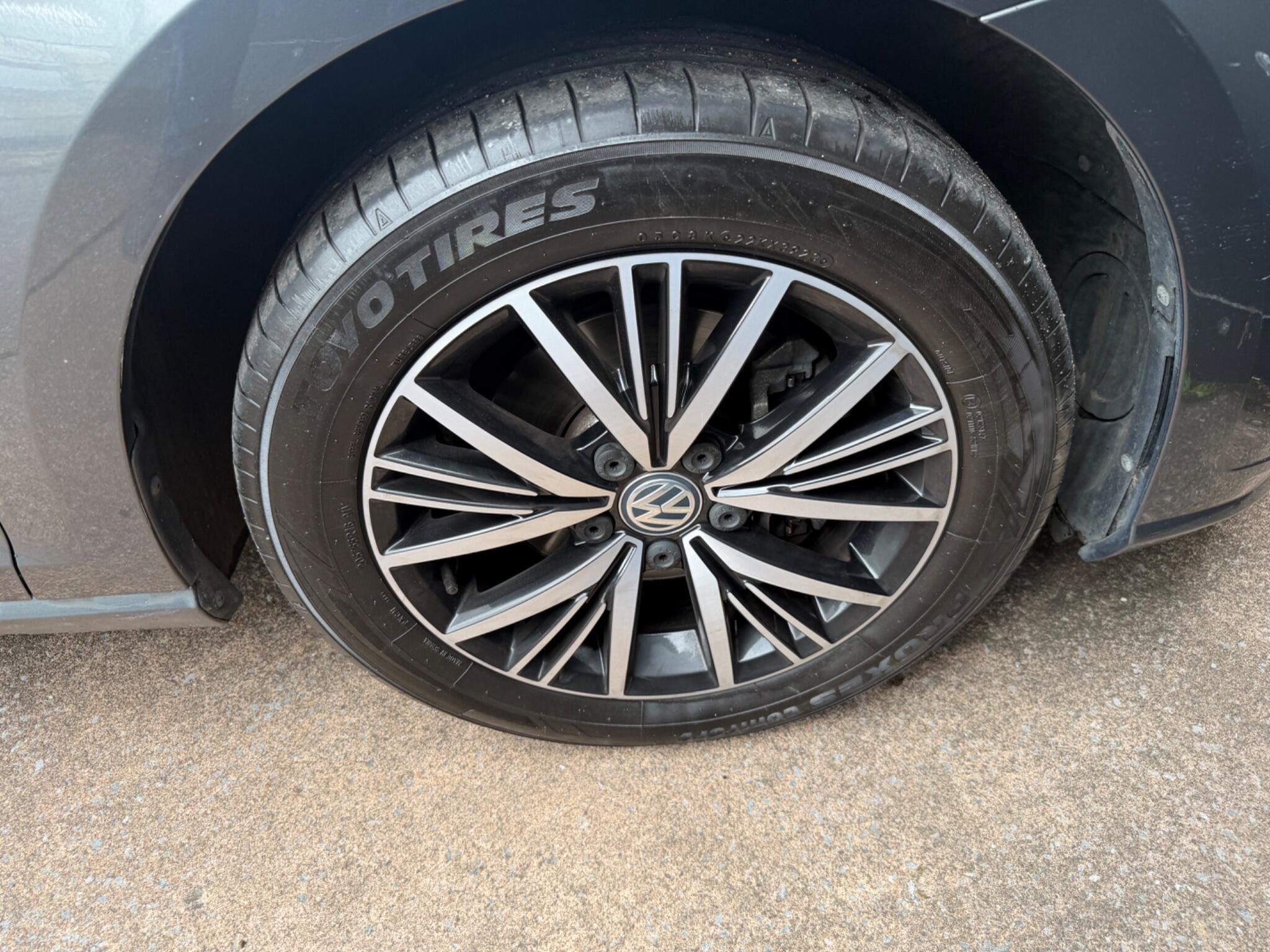 Volkswagen Golf view 20