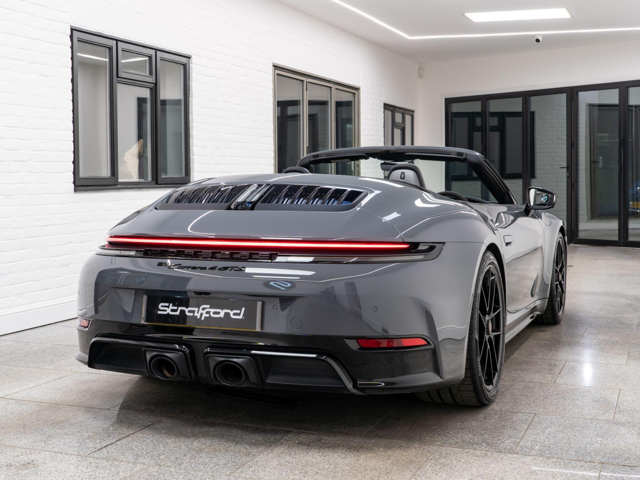 Porsche 911 view 3