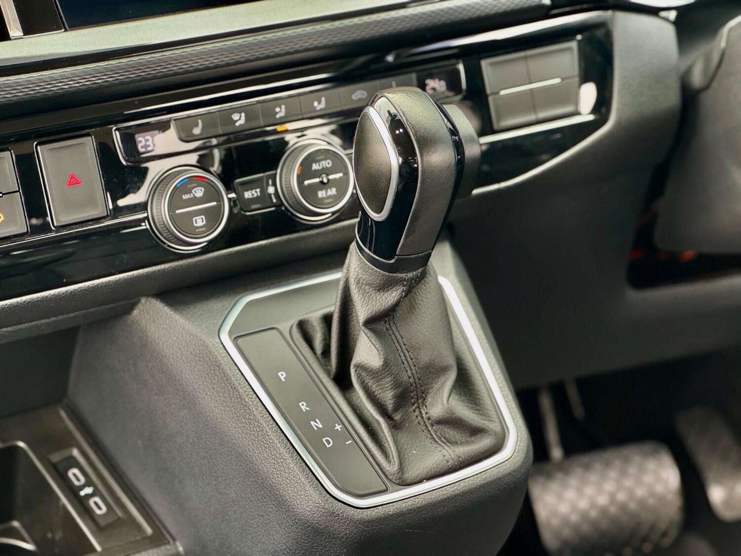 Volkswagen Caravelle view 38