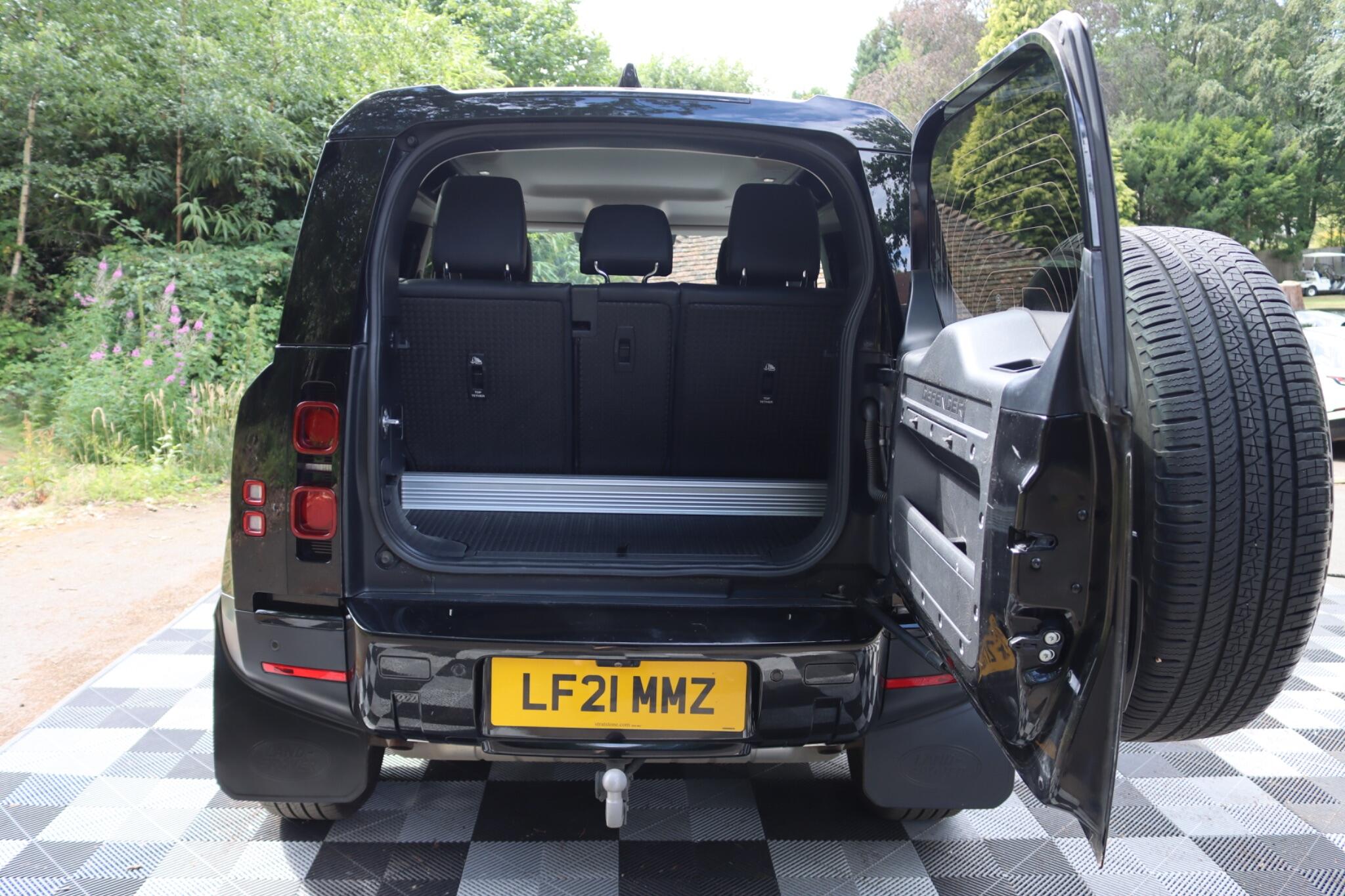 Land Rover Defender view 13