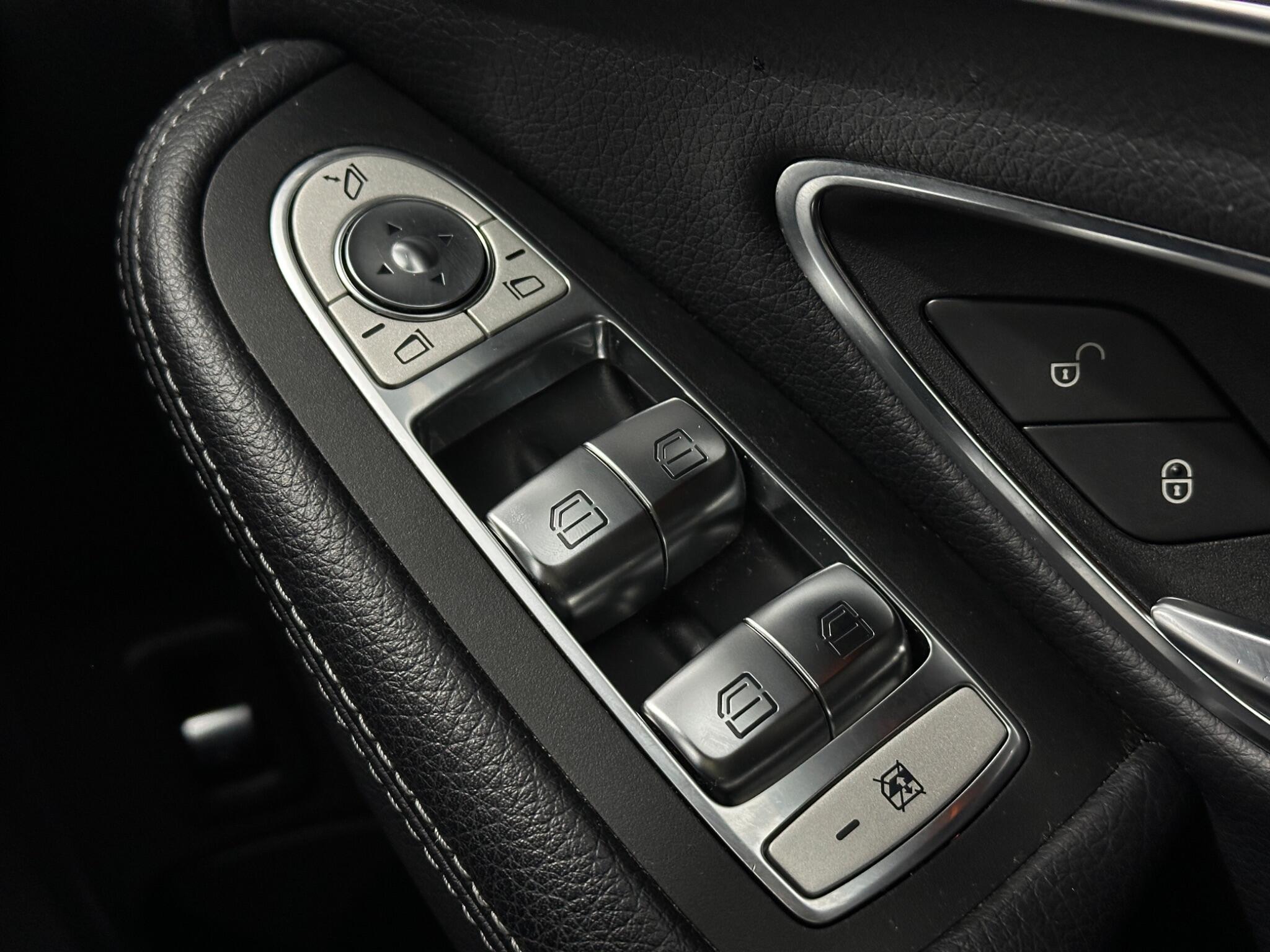 Mercedes-Benz C-Class view 19