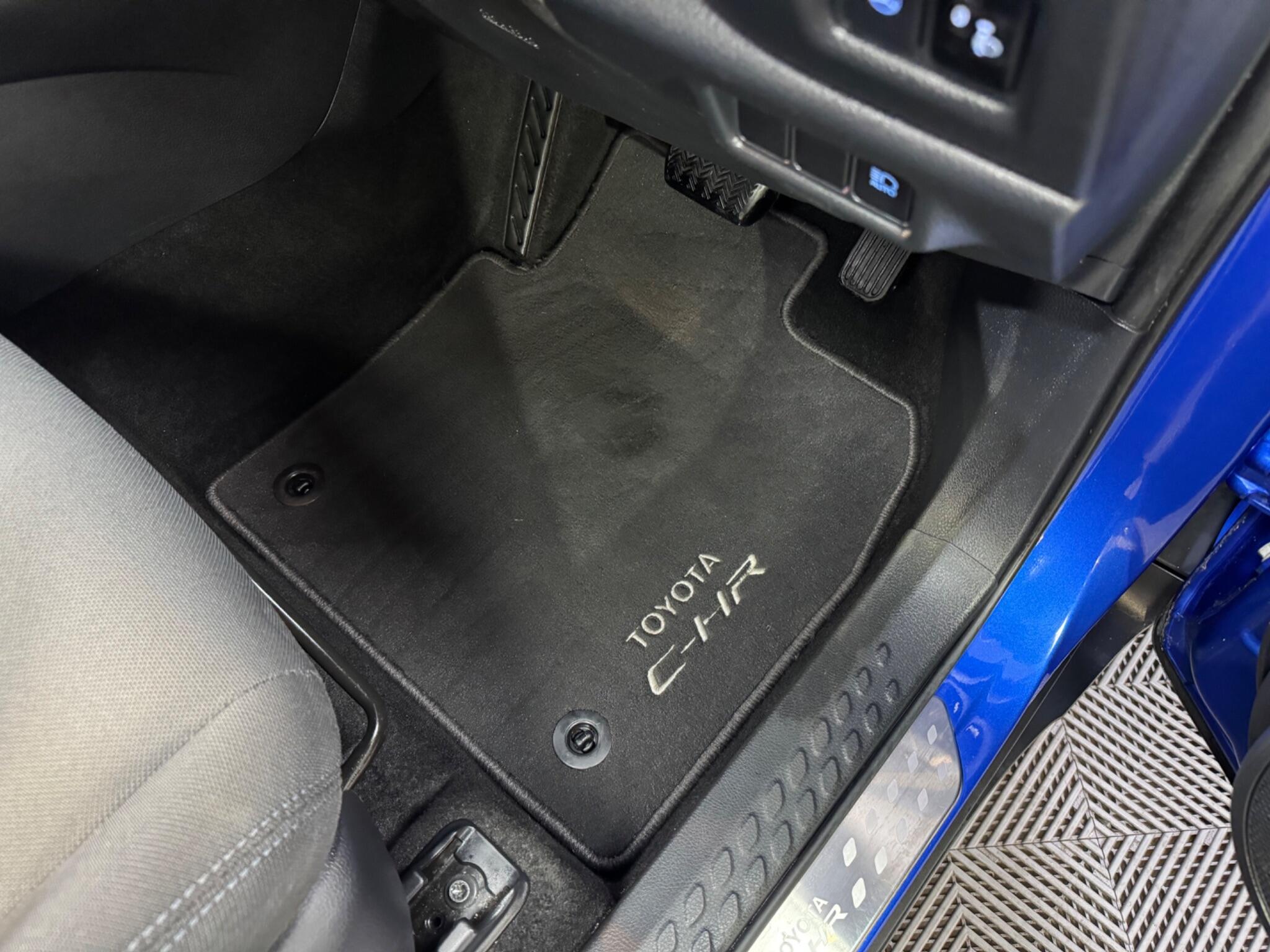 Toyota C-HR view 23