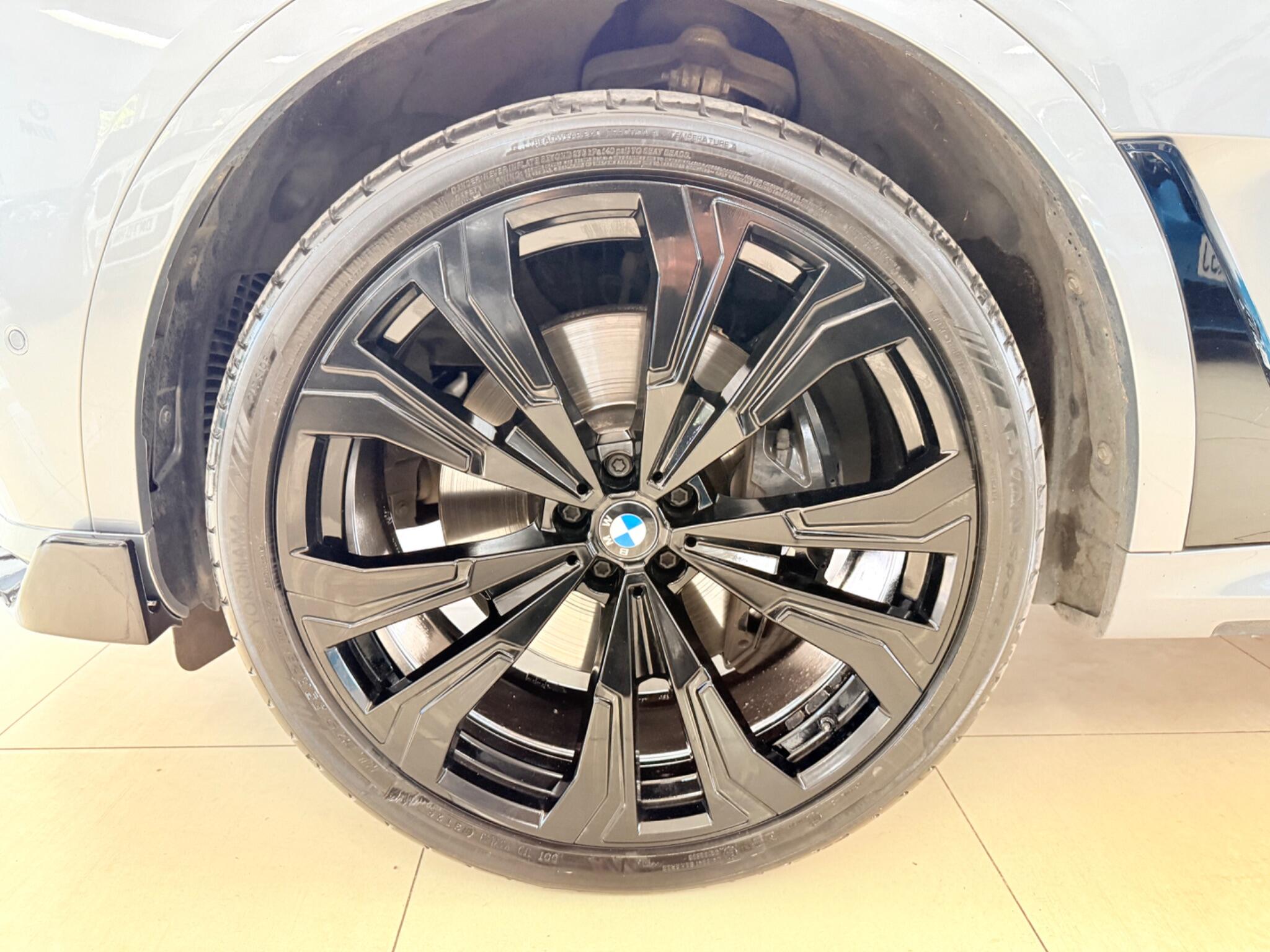 BMW X7 view 46