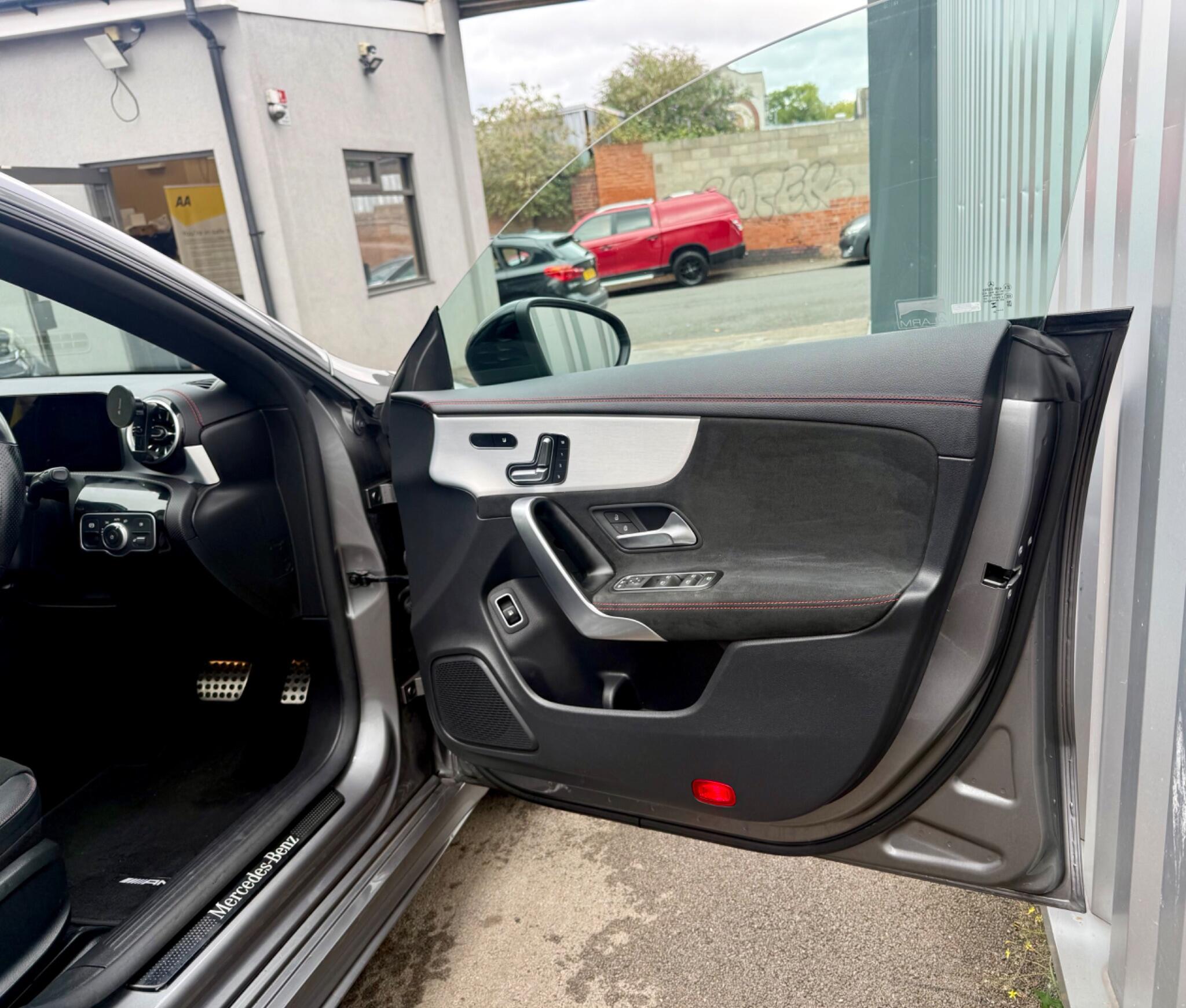 Mercedes-Benz Cla view 18