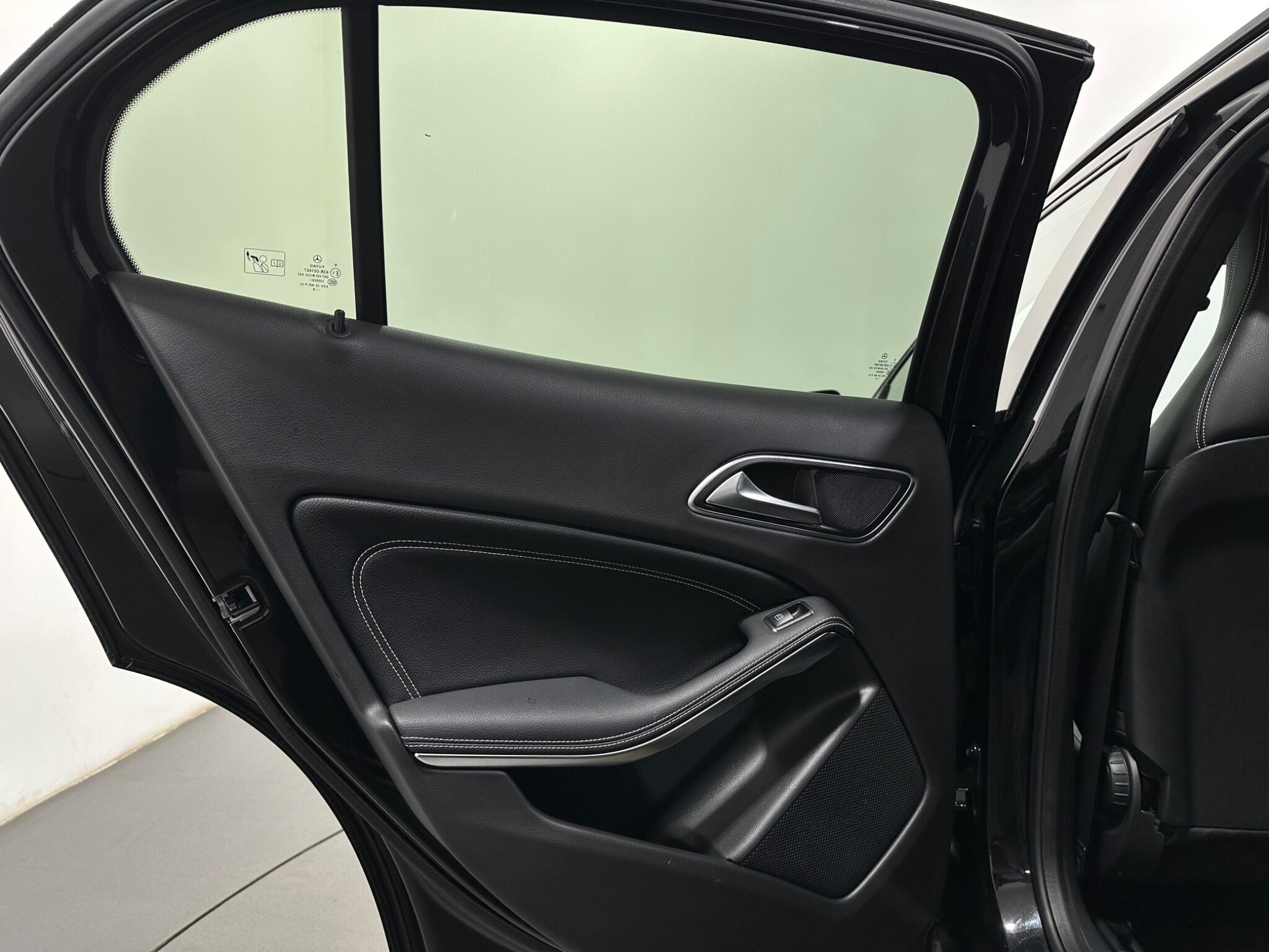 Mercedes-Benz Gla view 39