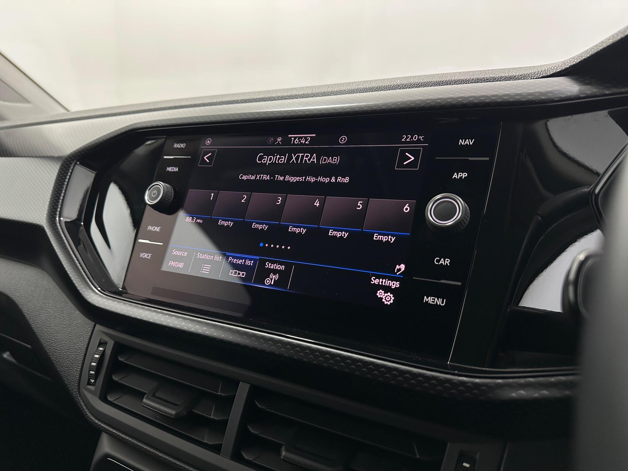 Volkswagen T-Cross view 24