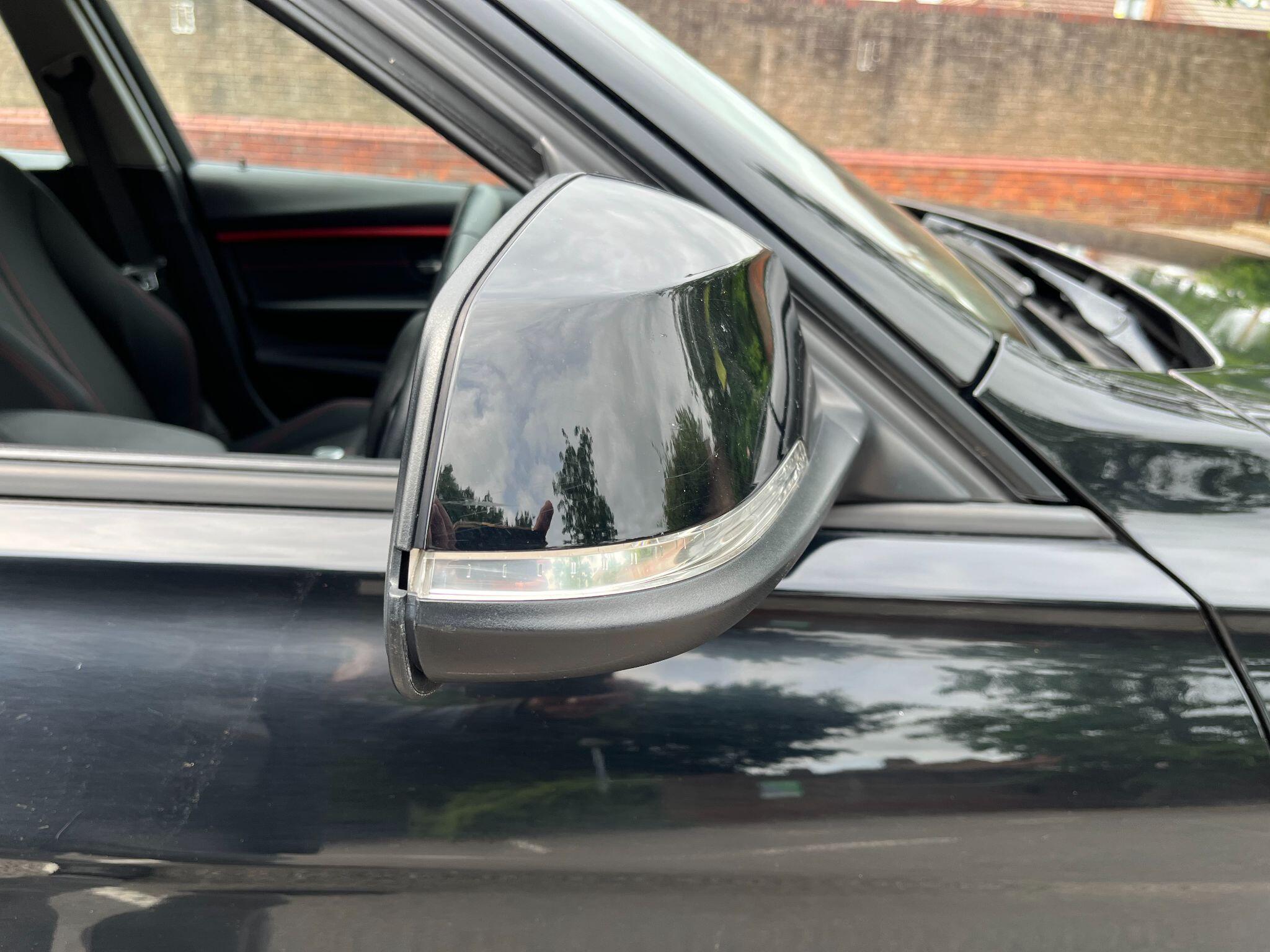 BMW 3 Series view 14